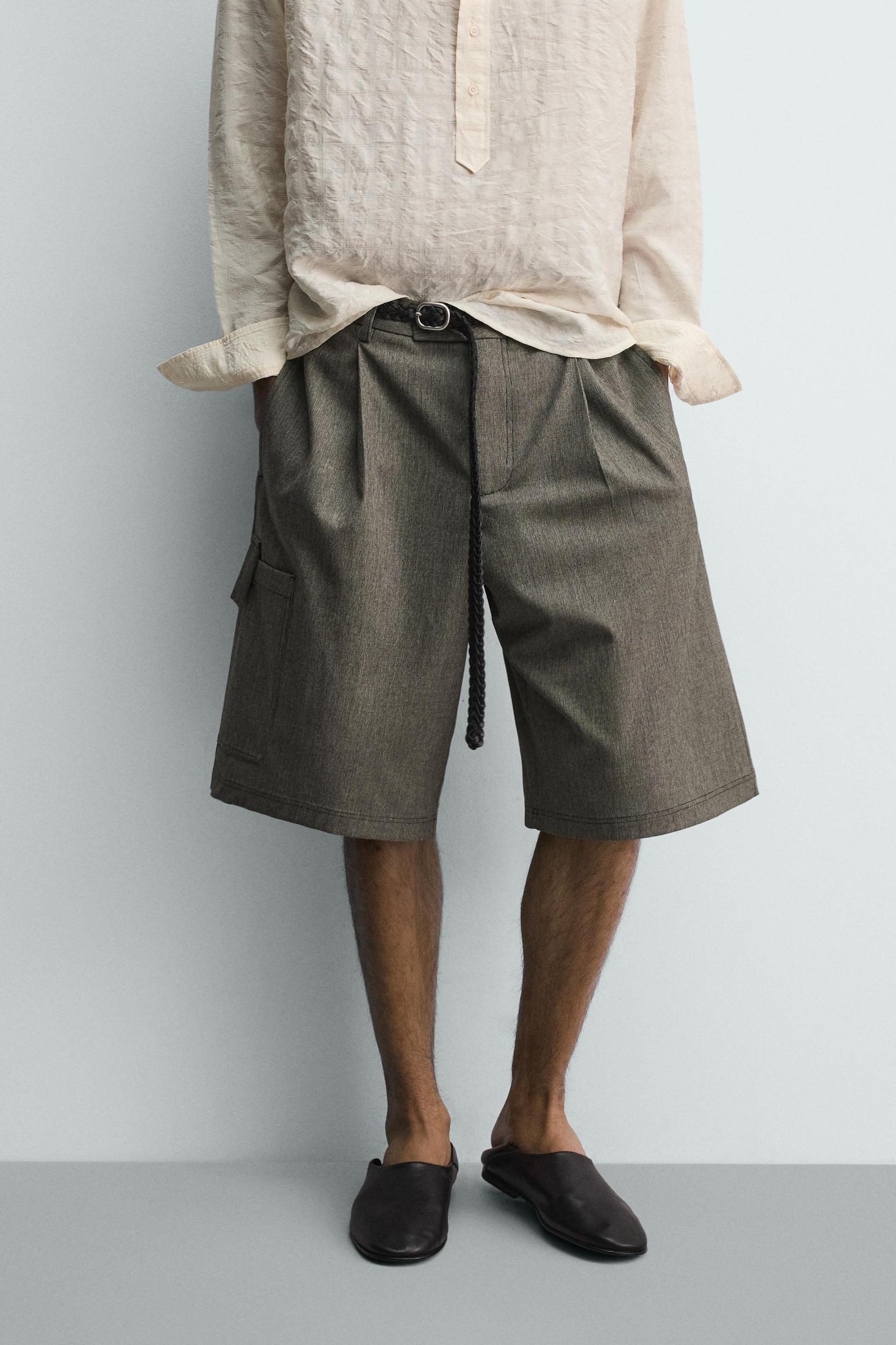 RELAXED WIDE FIT CARGO SHORTS Product Image