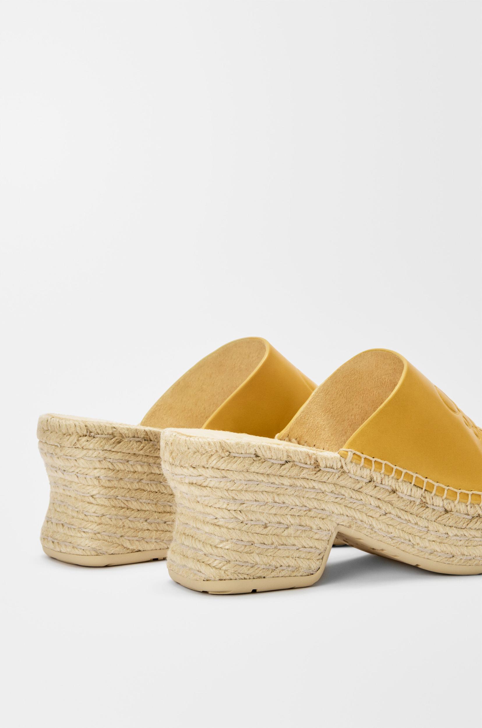 Petal espadrille platform slide in vegetable-tanned calfskin Product Image