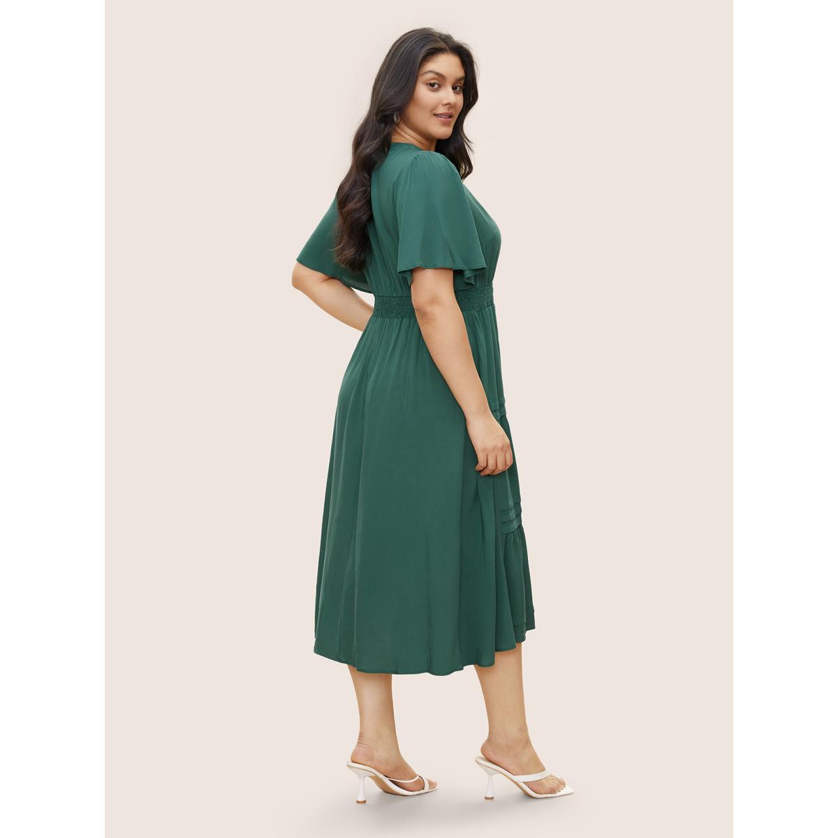 Plus Size Plain Shirred Notched Pocket Pleated Dress Green Women Resort Non Notched collar Short sleeve Curvy Midi Dress BloomChic 14-16/1X Product Image