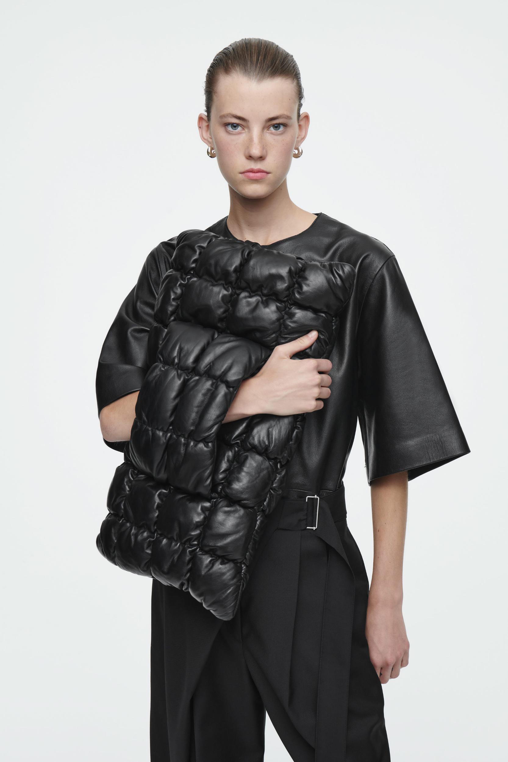 PILLOW OVERSIZED QUILTED CLUTCH BAG - LEATHER Product Image