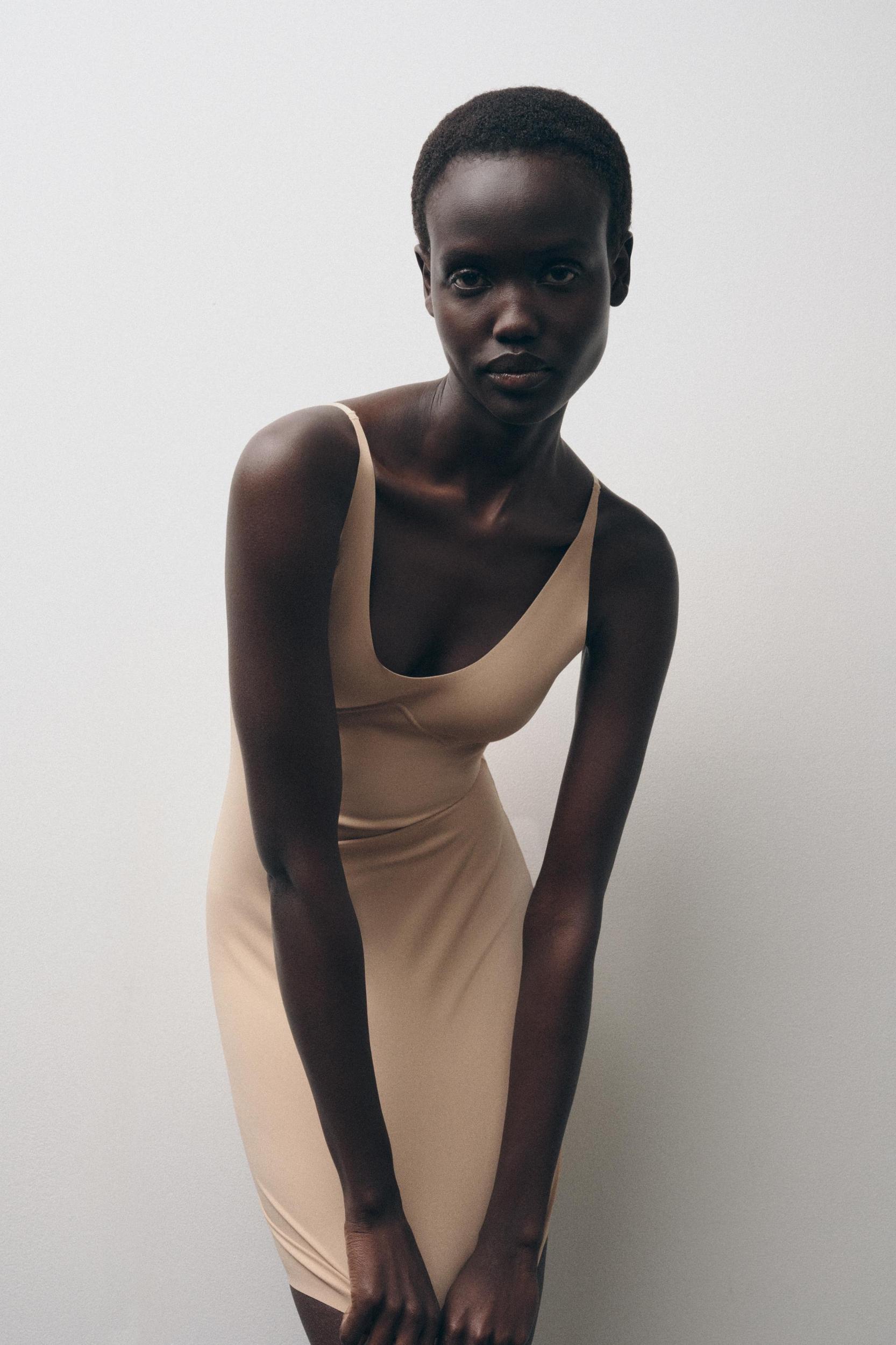 SHORT BODY SHAPE DRESS Product Image