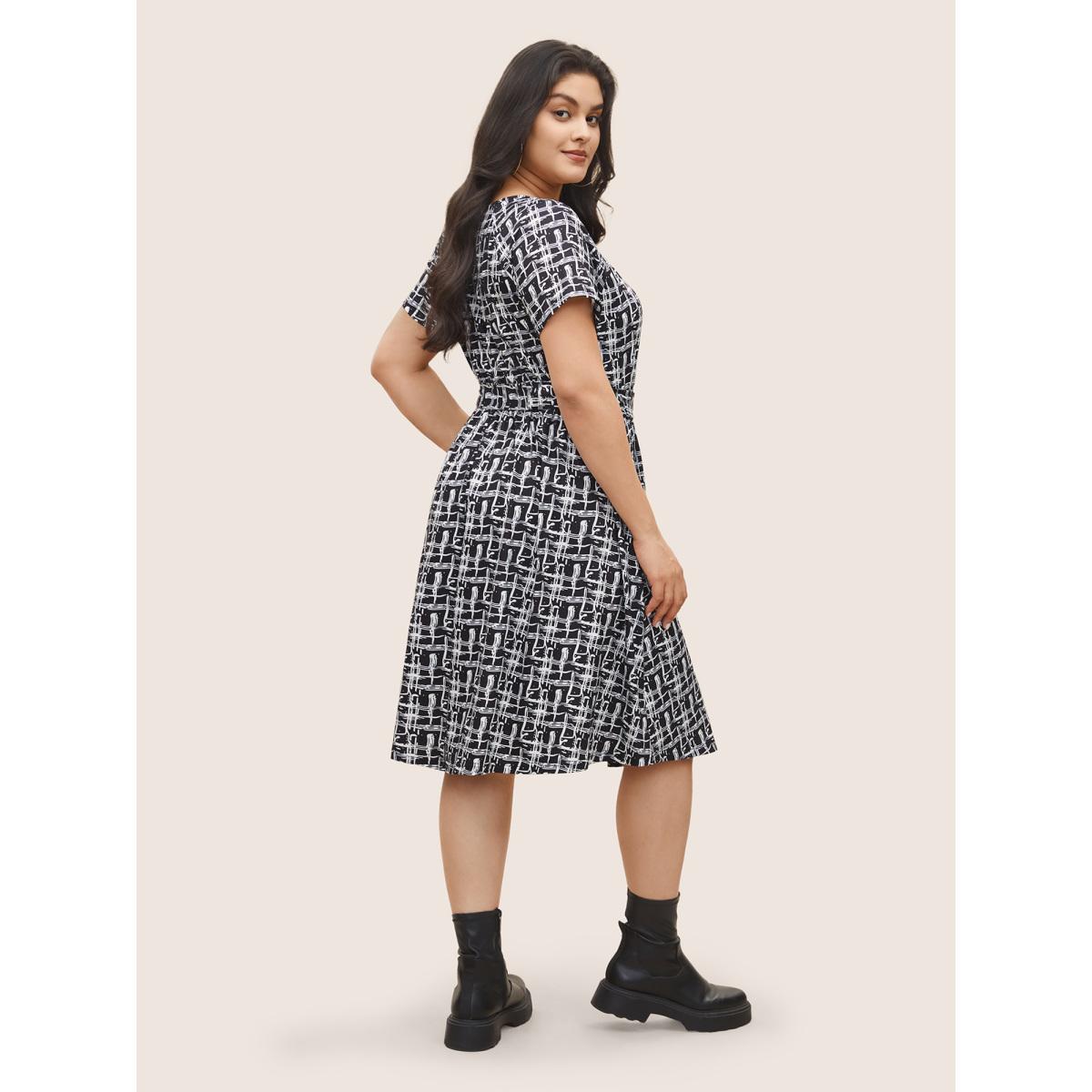 Plus Size Plaid Elastic Waist Belted Pocket Dress Black Women Work From Home Non V-neck Short sleeve Curvy Midi Dress BloomChic 14-16/1X Product Image