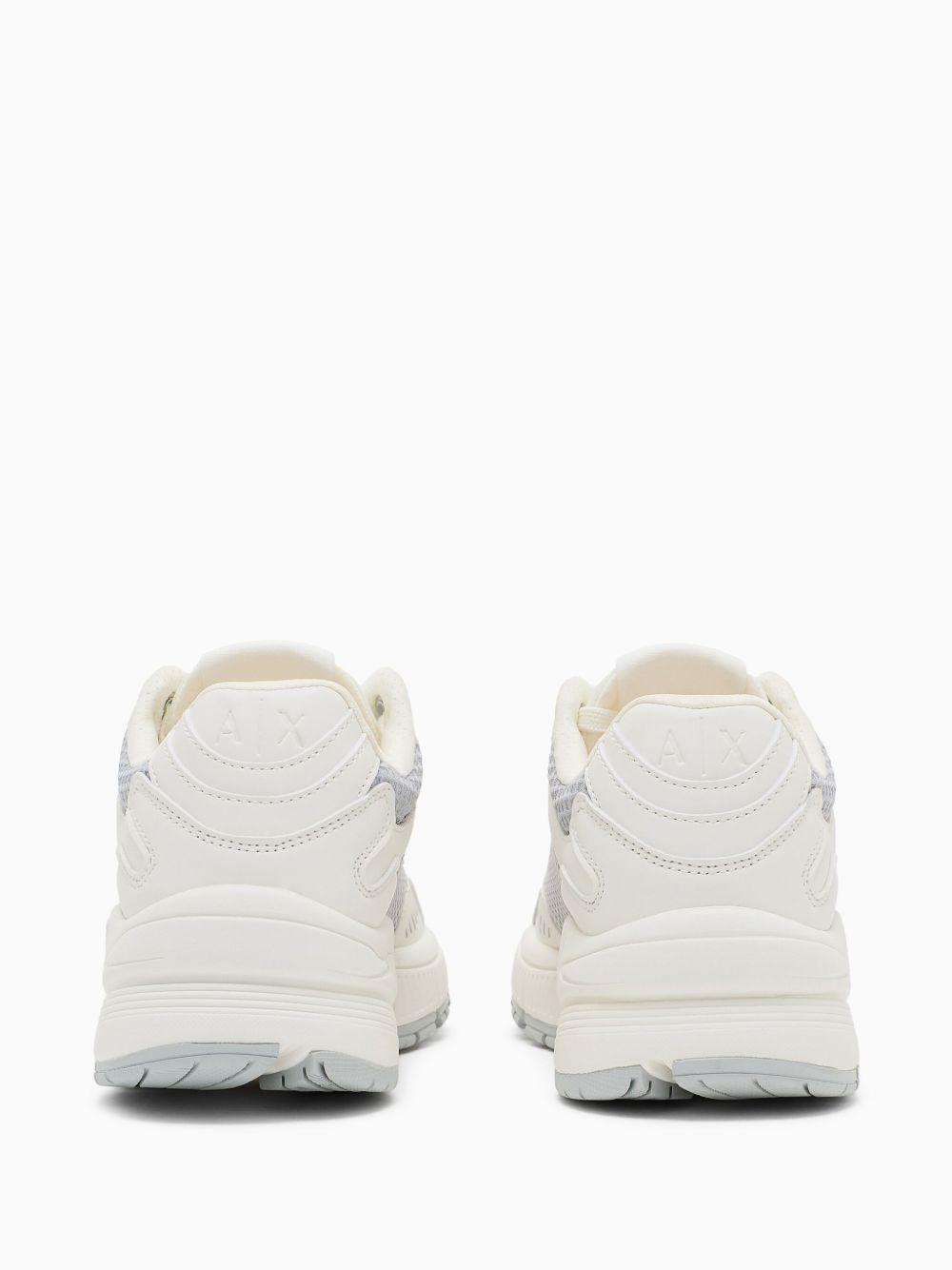 low-top sneakers Product Image