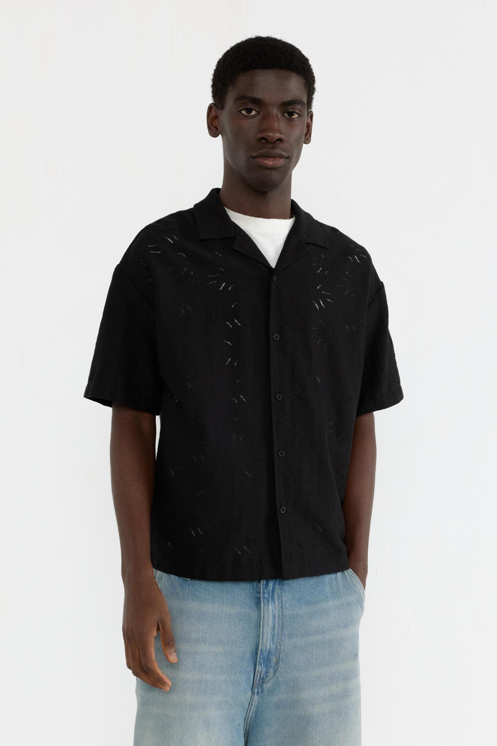 Black short sleeve shirt Product Image
