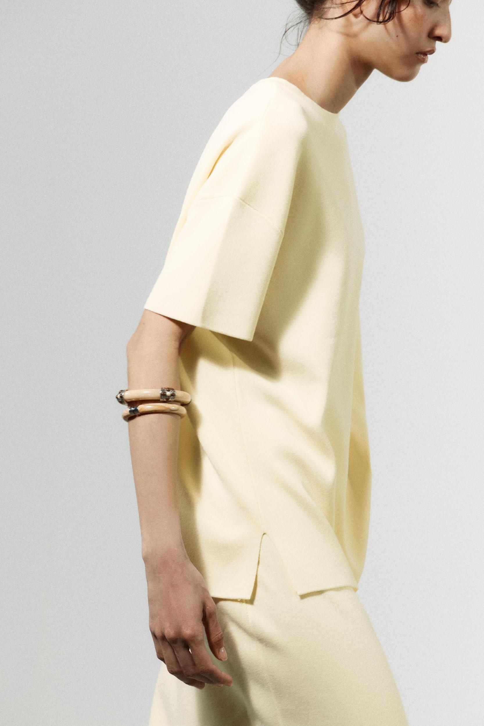 OVERSIZED SHORT SLEEVE KNIT TOP Product Image