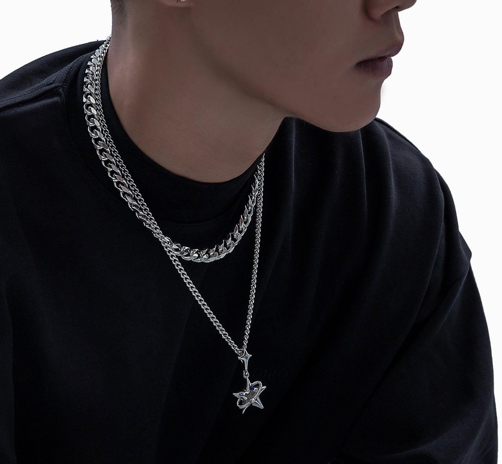 STAR PENDANT NECKLACE Product Image