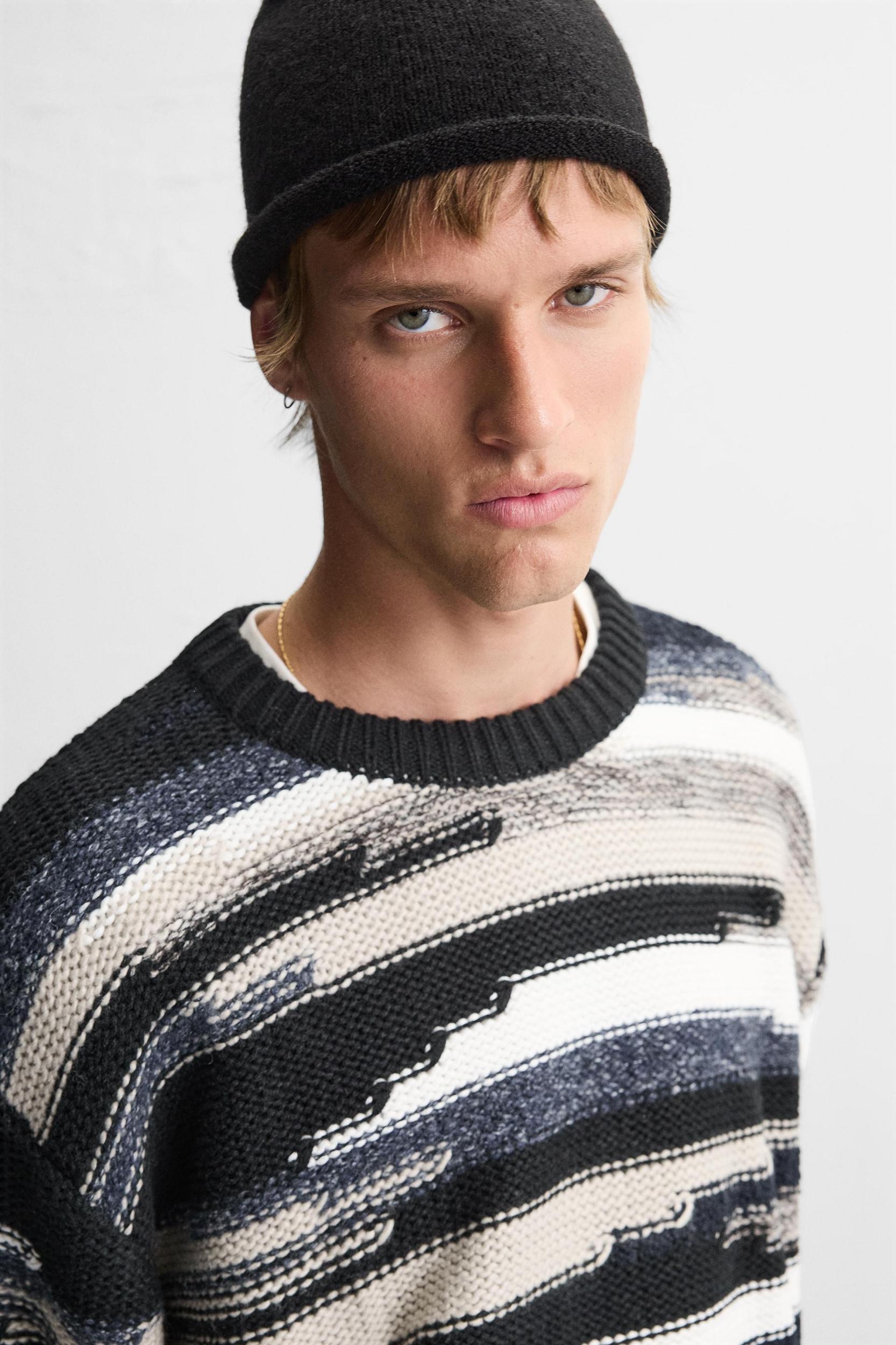 GEOMETRIC JACQUARD SWEATER Product Image