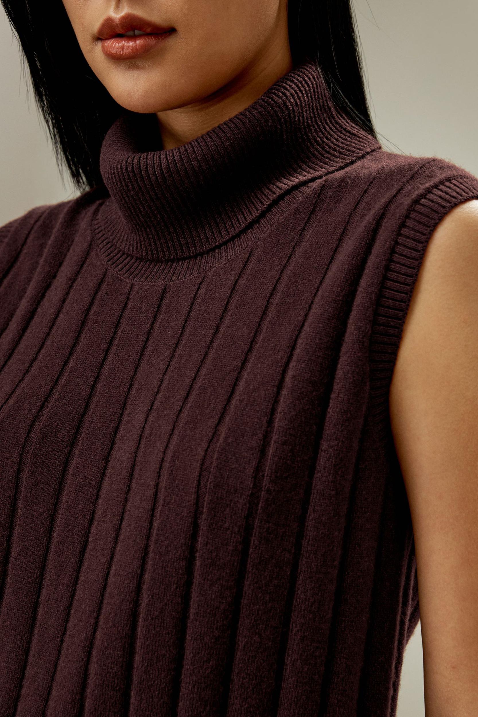 Turtleneck Sleeveless Cashmere Vest Product Image