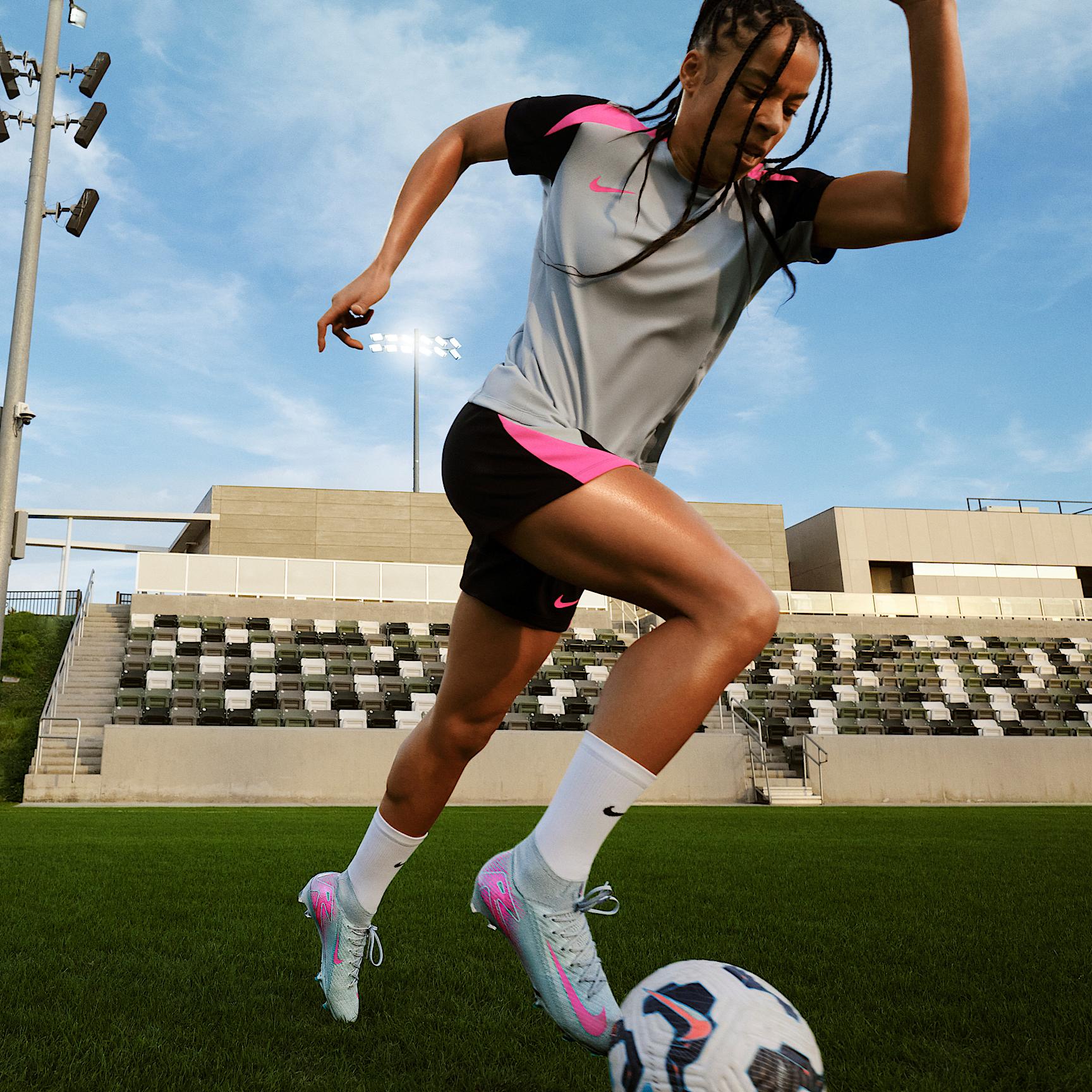 Nike Strike Women's Dri-FIT Short-Sleeve Soccer Top Product Image