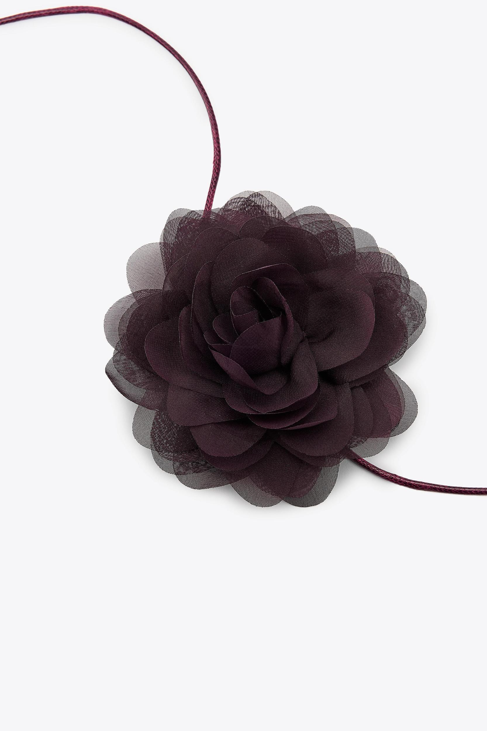 FABRIC FLOWER NECKLACE Product Image
