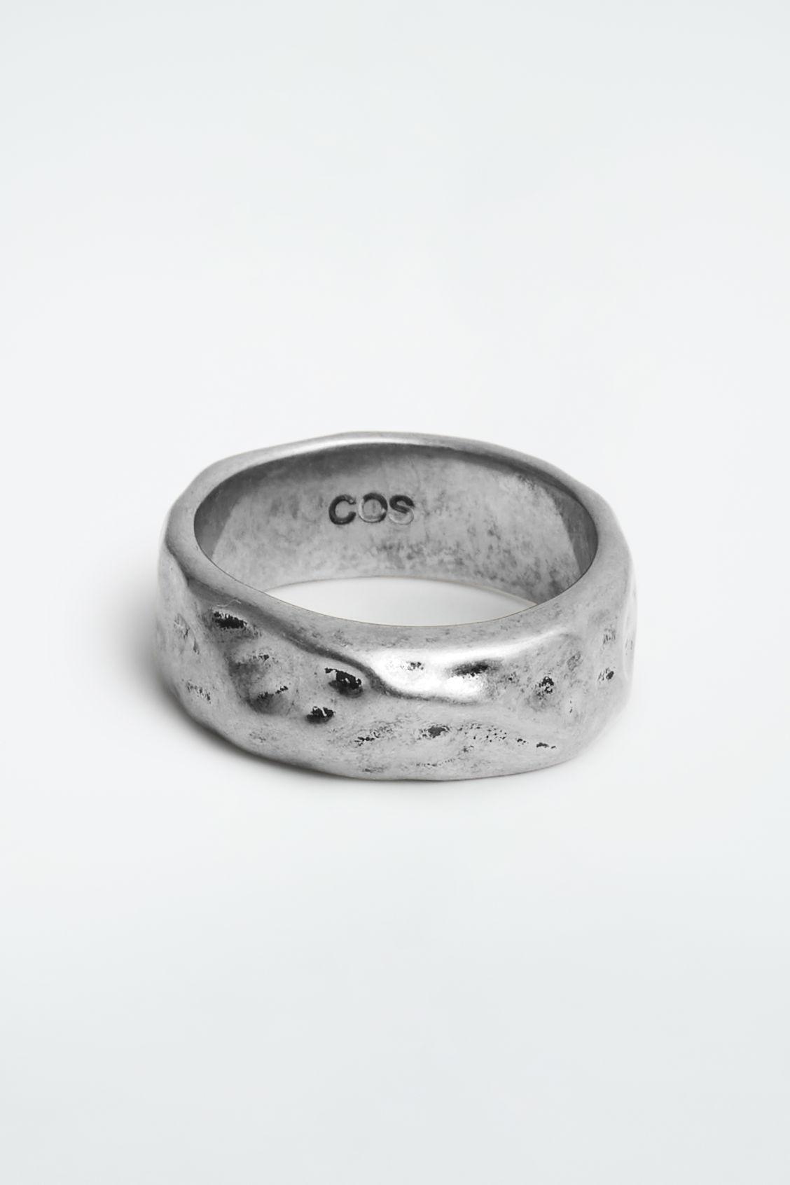 HAMMERED CHUNKY RING Product Image
