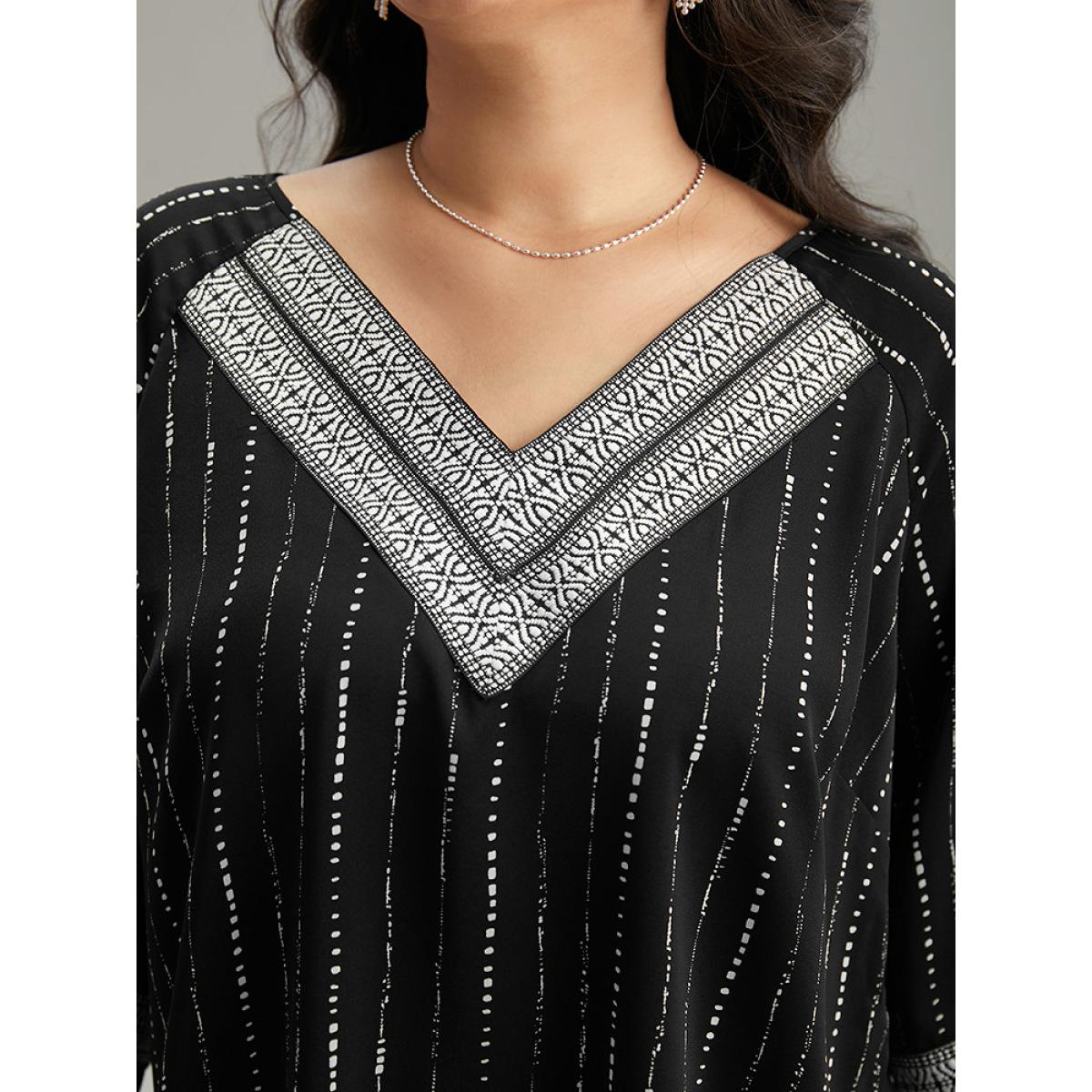 Plus Size BlackFlower Bandana Contrast Webbing Raglan Sleeve Blouse Women Vacation Elbow-length sleeve V-neck Vacation Blouses BloomChic 30/6X Product Image