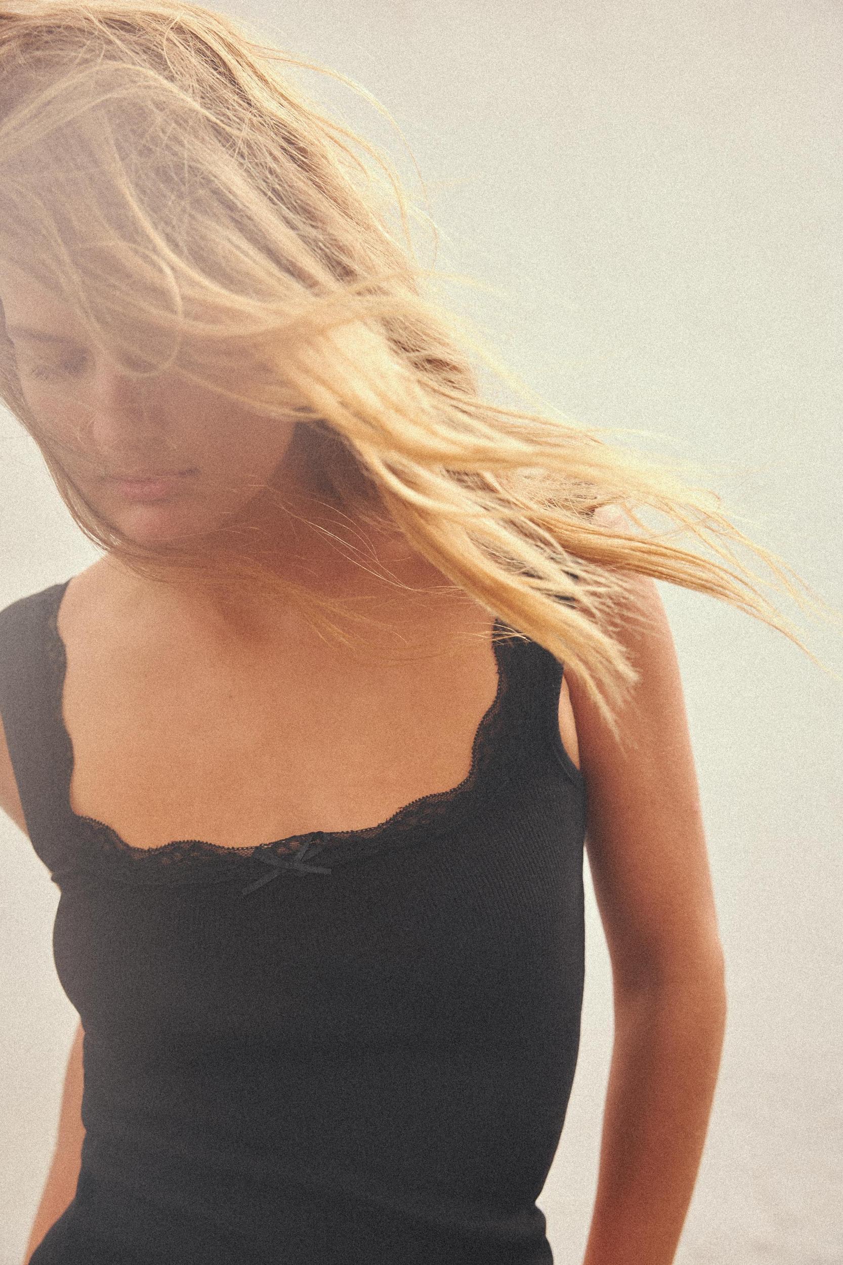 LACE STRAP TANK TOP Product Image