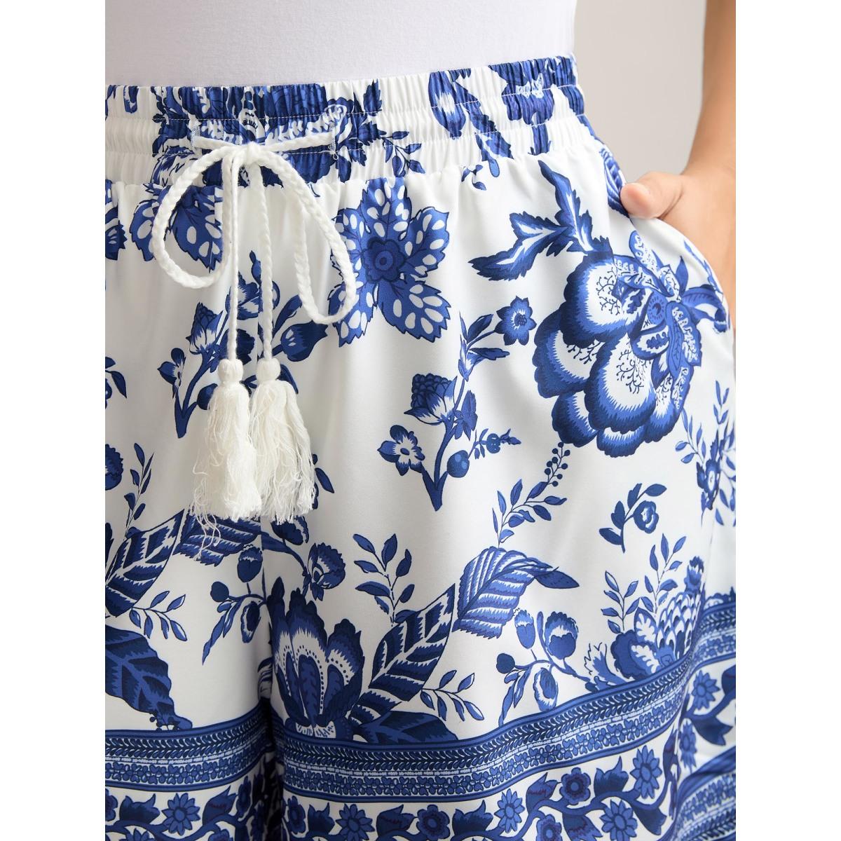 Plus Size Floral Print Drawstring Straight-Leg Shorts Women DarkBlue Resort Drawstring Vacation Shorts BloomChic 14-16/1X Product Image
