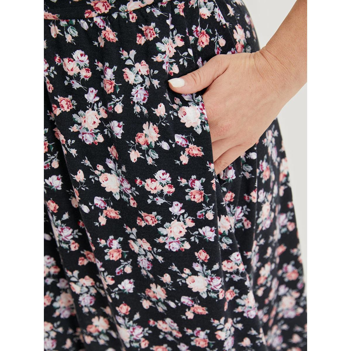 Plus Size Ditsy Floral Pocket Overlap Collar Half Sleeve Dress Black Women Casual Wrap V-neck Short sleeve Curvy Midi Dress BloomChic 26/4X Product Image