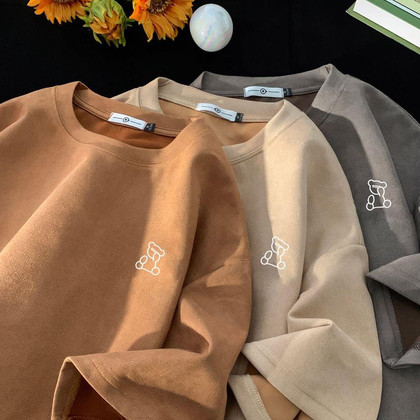 Short-Sleeve Crew Neck Bear T-Shirt Product Image