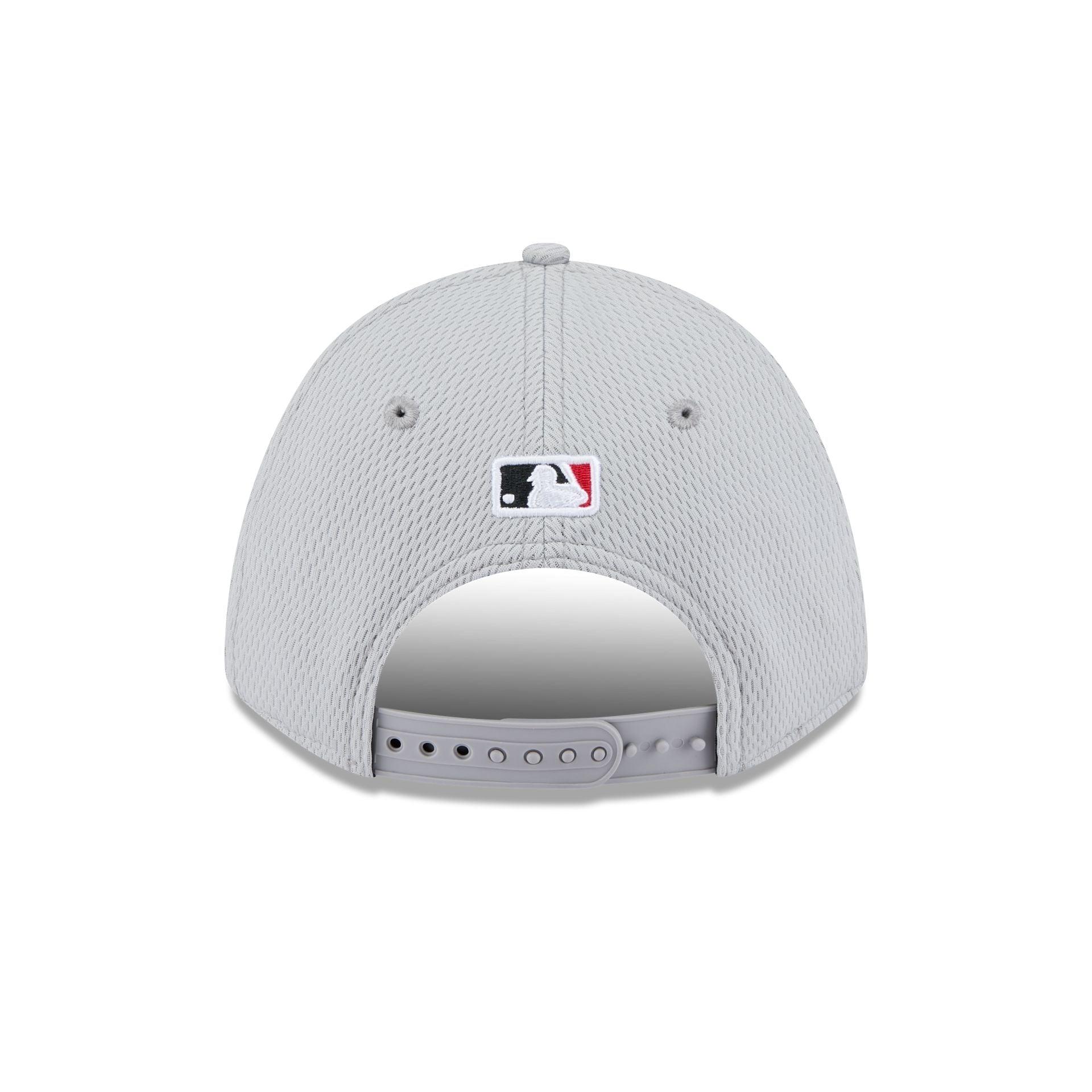 Cincinnati Reds 2025 Clubhouse Gray 9FORTY M-Crown Snapback Hat Male Product Image
