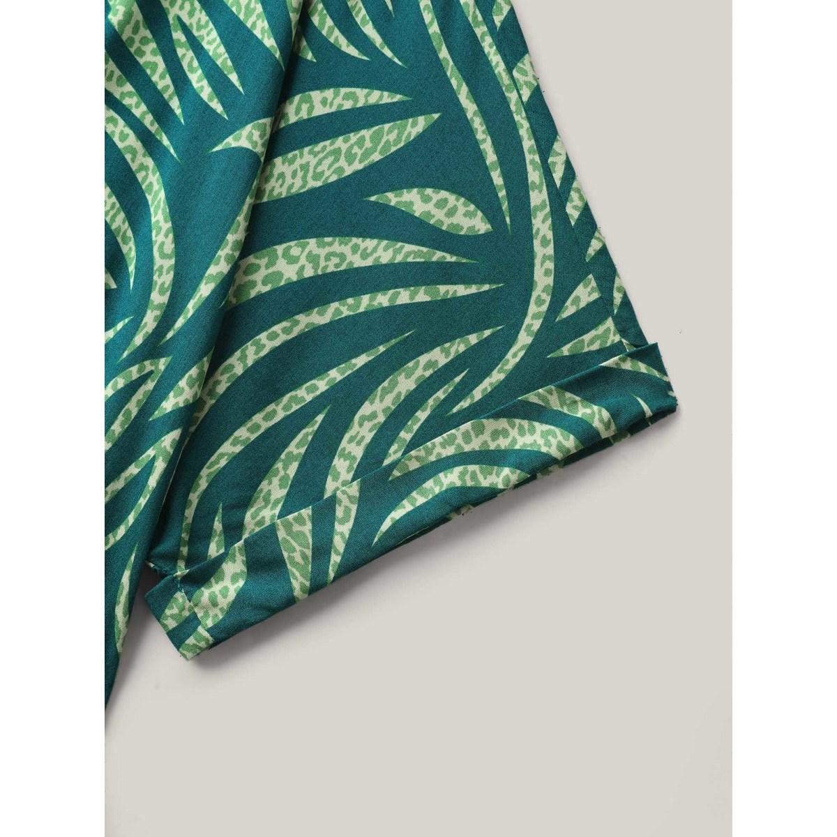 Plus Size Grassy Print Curvy Hem Pockets Midi Dress Teal Women Flat collar with V-notch Short sleeve Curvy BloomChic 28/5X Product Image