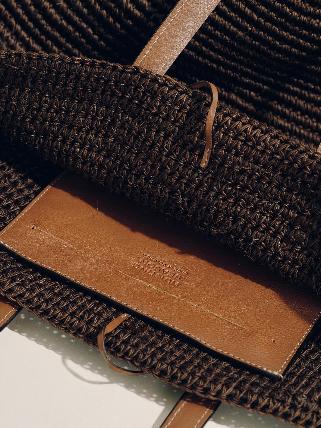 The Market Tote in Hand-Woven Raffia Product Image