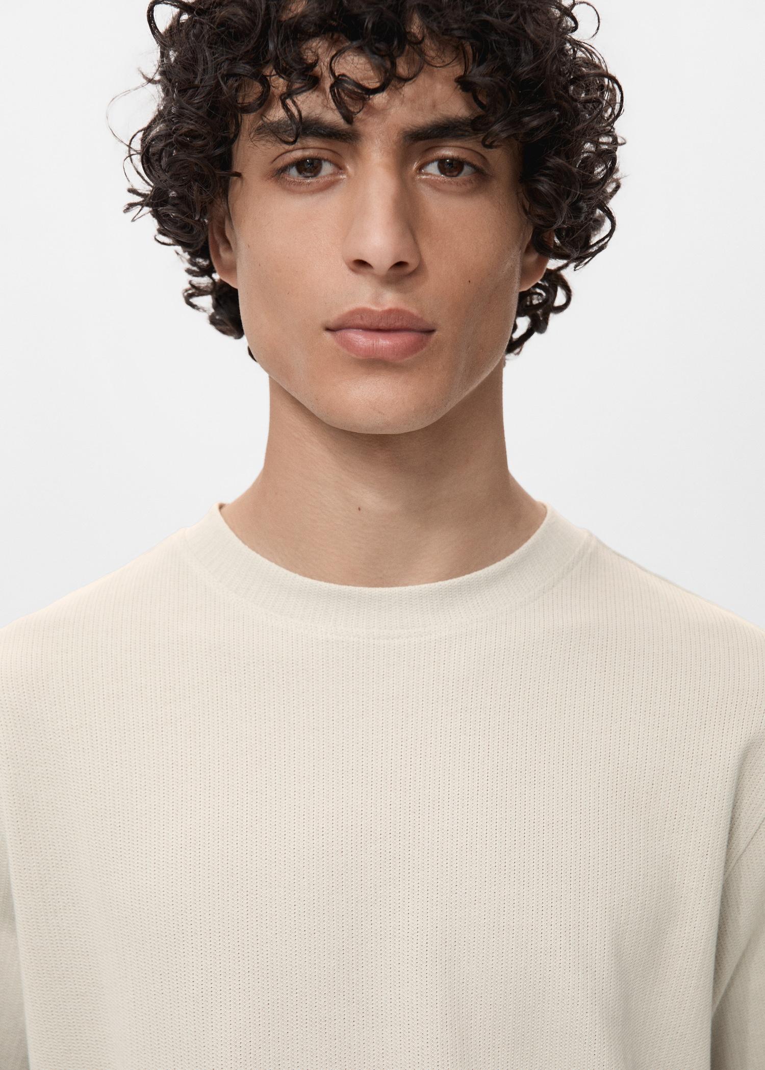 Cotton fine-knit t-shirt - Men | MANGO USA Product Image