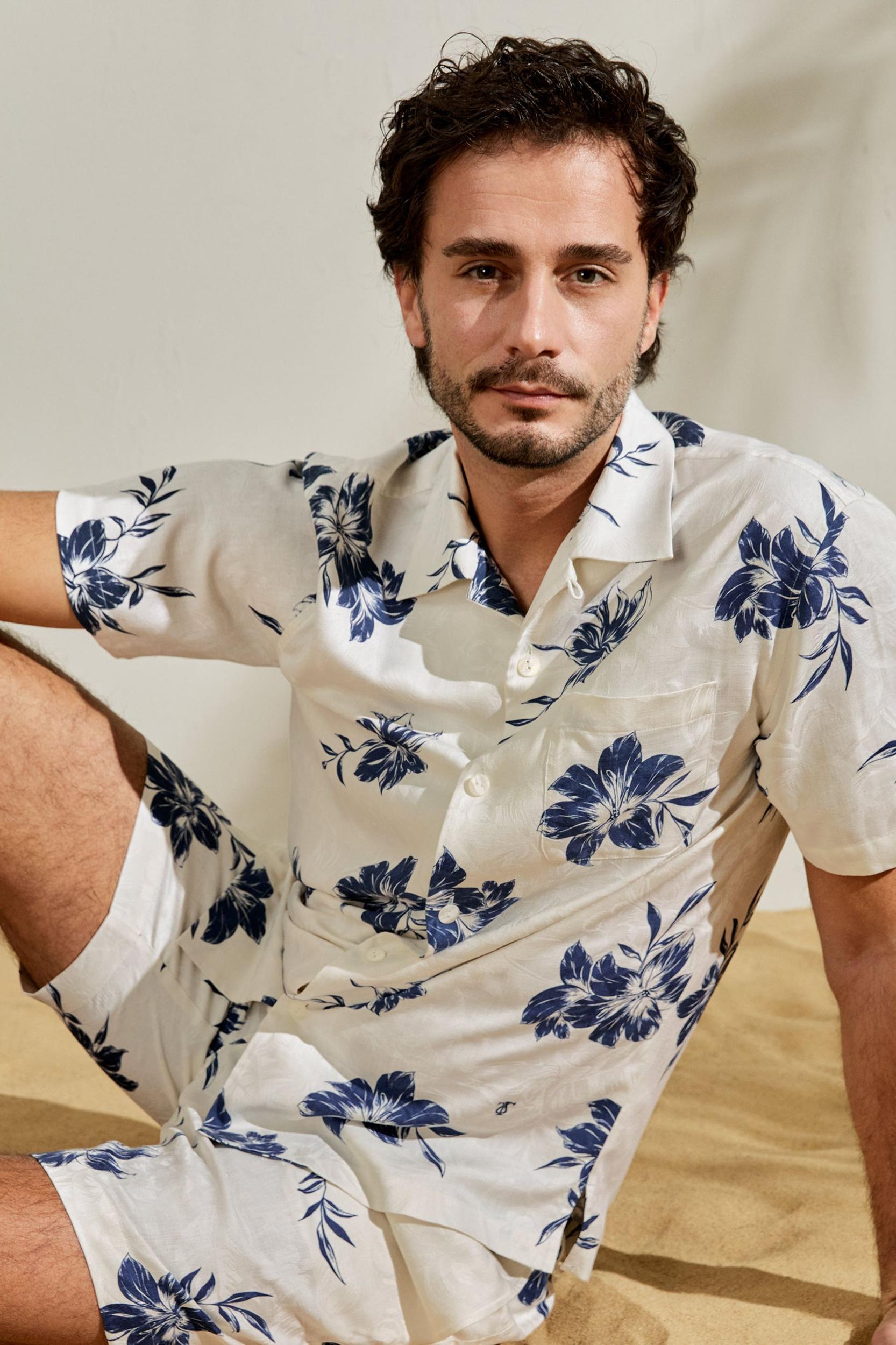 Hawaiian Cruise Lily Shirt Product Image