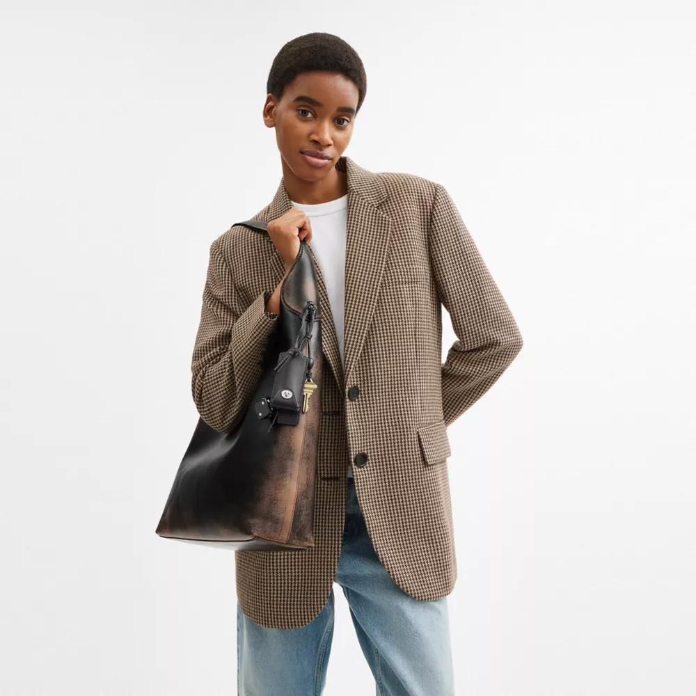 Brooklyn Shoulder Bag 39 In Loved Leather Product Image