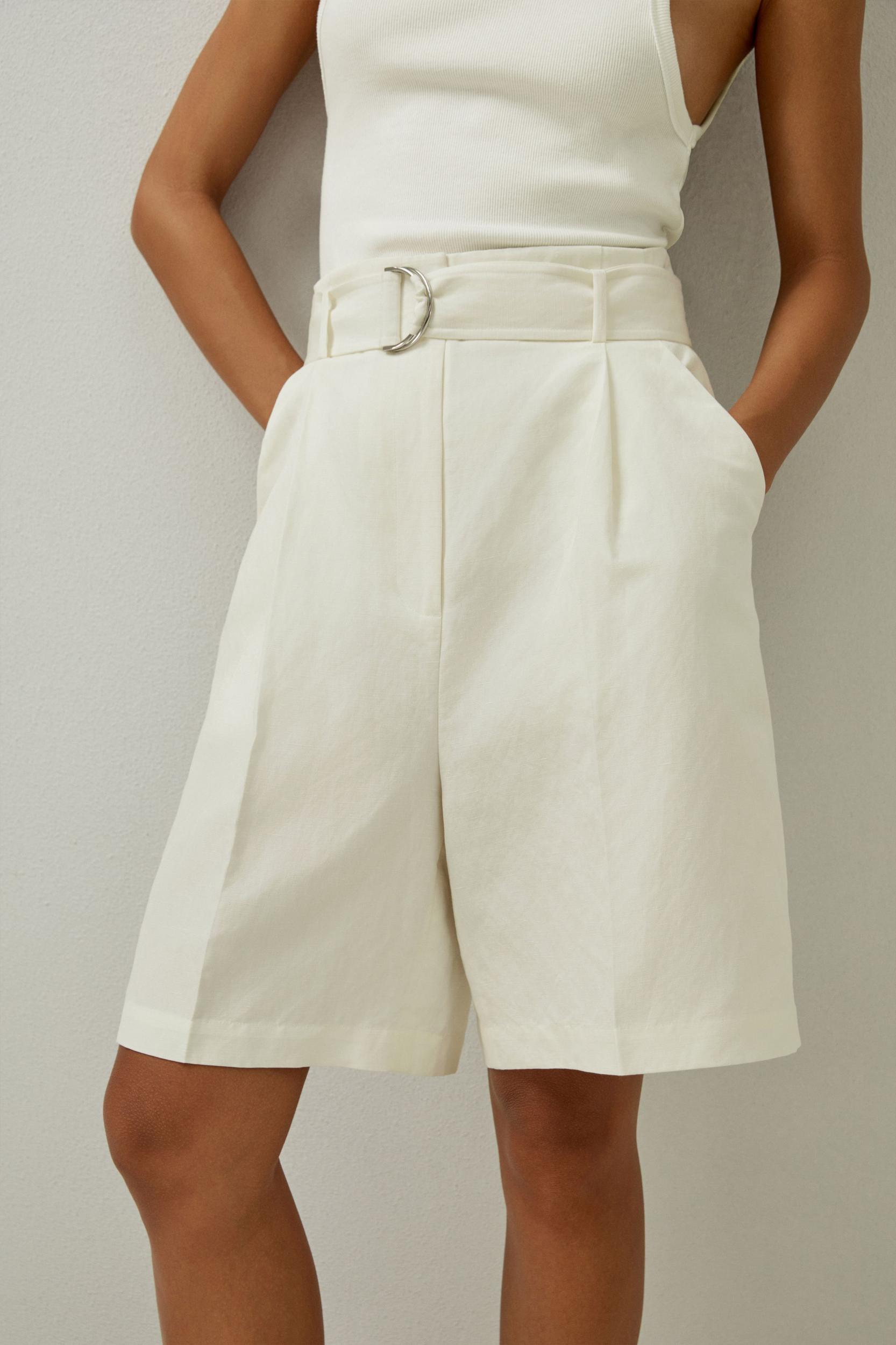 Chic Silk-Linen Blend Bermuda Shorts Product Image