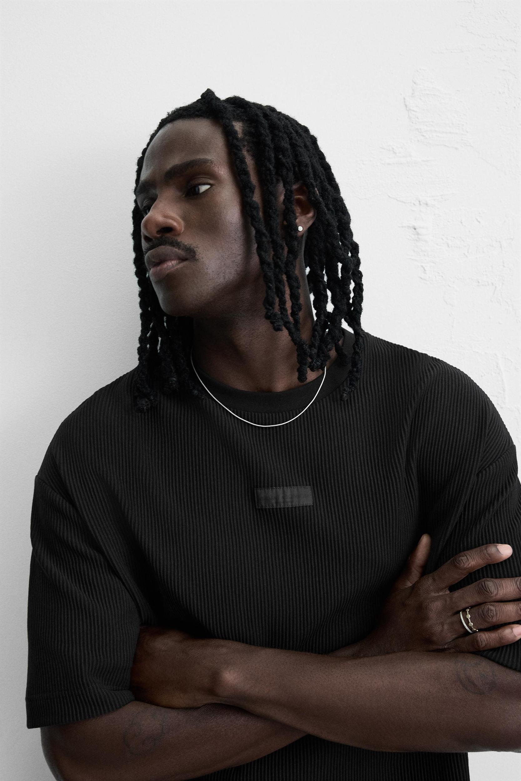 VERTICAL TEXTURED T-SHIRT Product Image