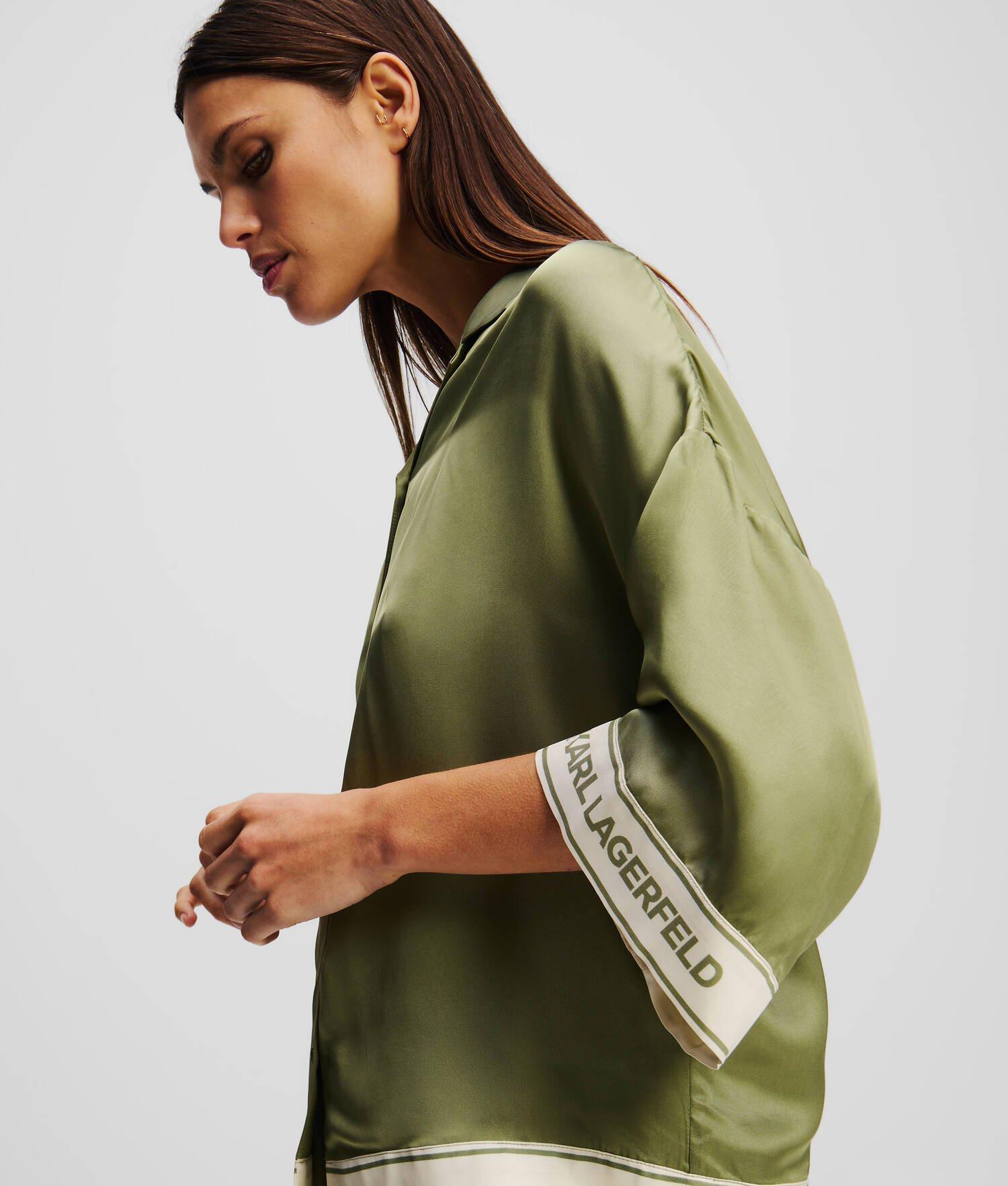 SHORT-SLEEVED BLOUSE Product Image