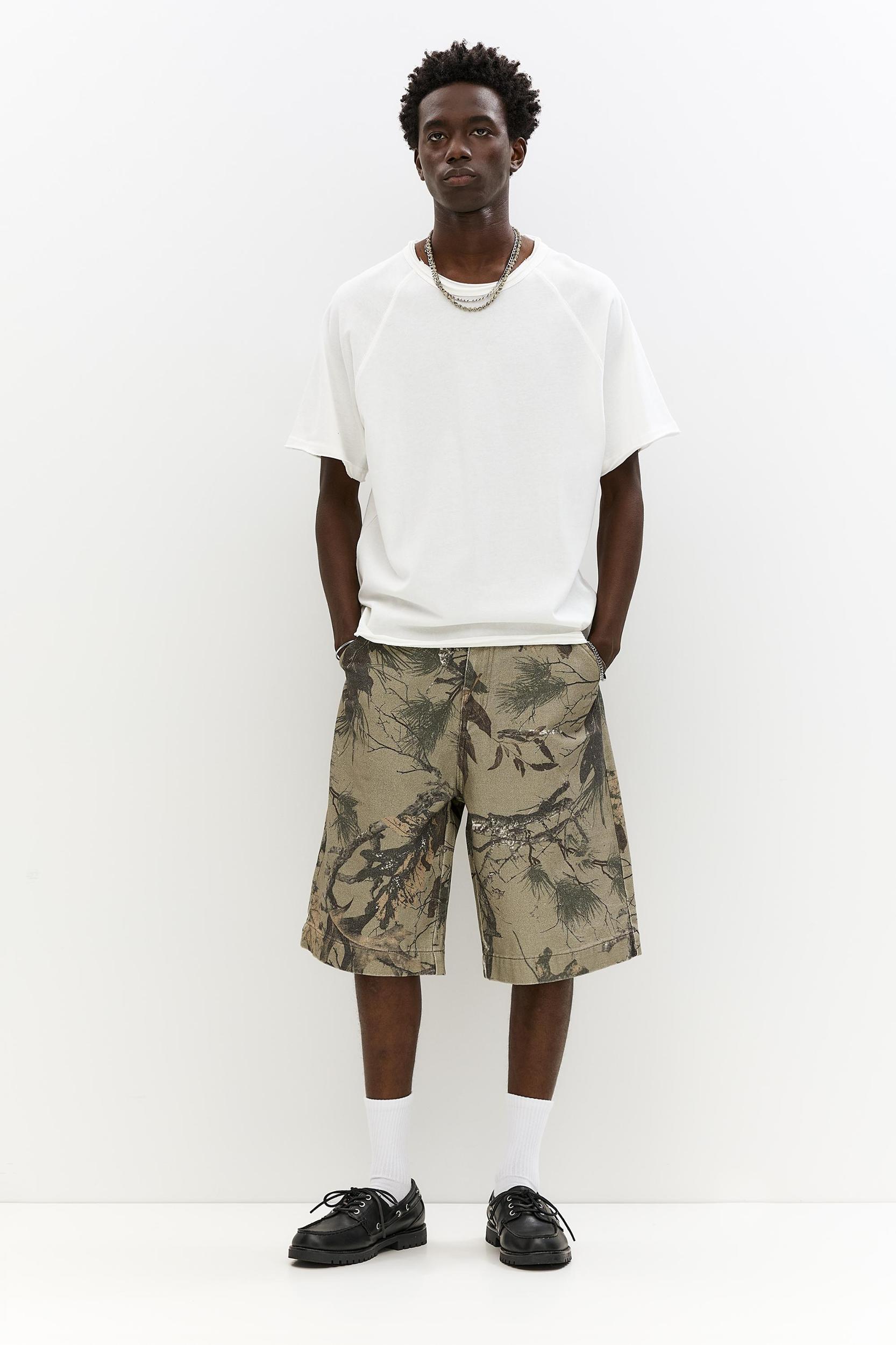 Short sleeve T-shirt with piping Product Image