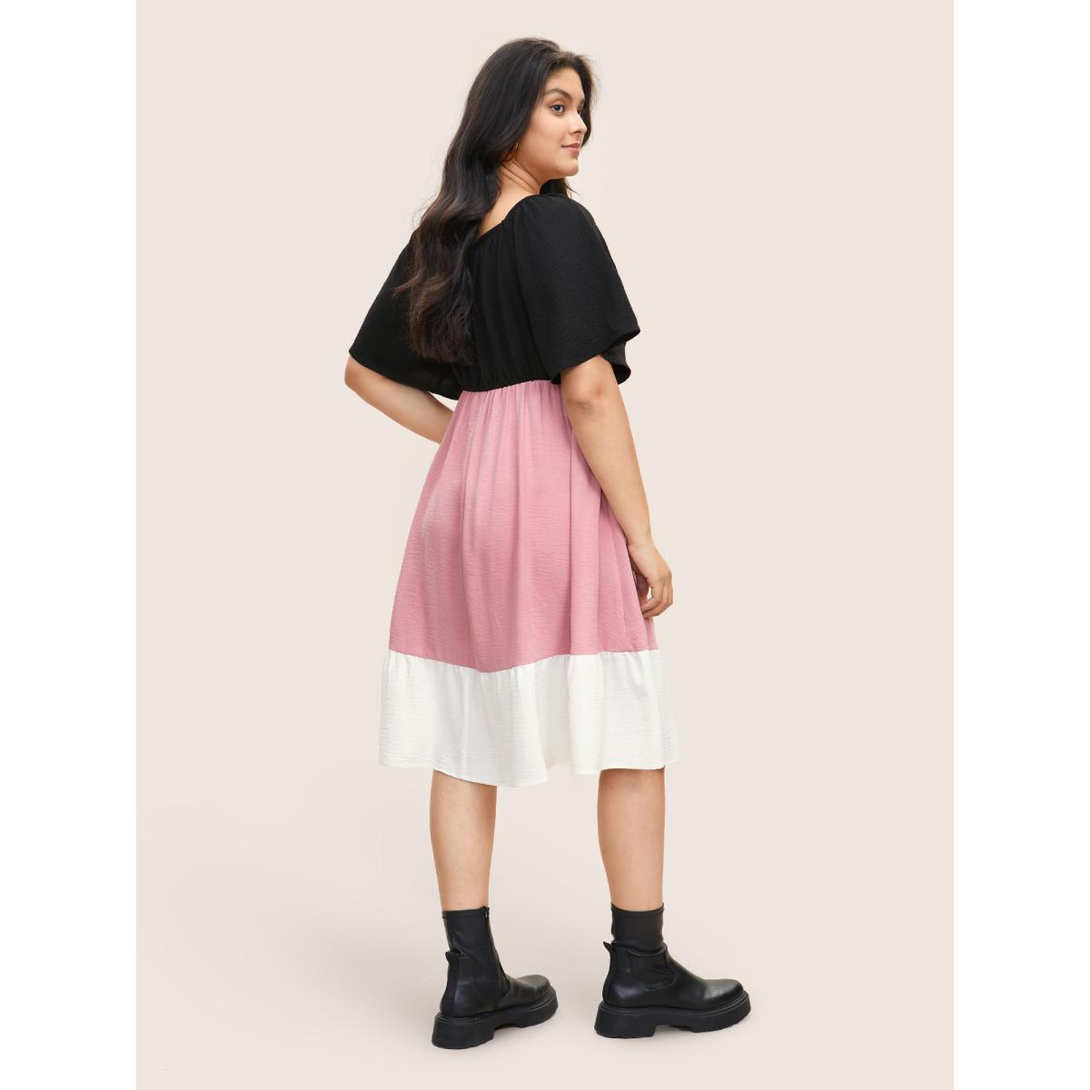 Plus Size Colorblock Contrast Patchwork Gathered Raglan Sleeve Dress Black Women Casual Non Square Neck Short sleeve Curvy Midi Dress BloomChic 10/M Product Image