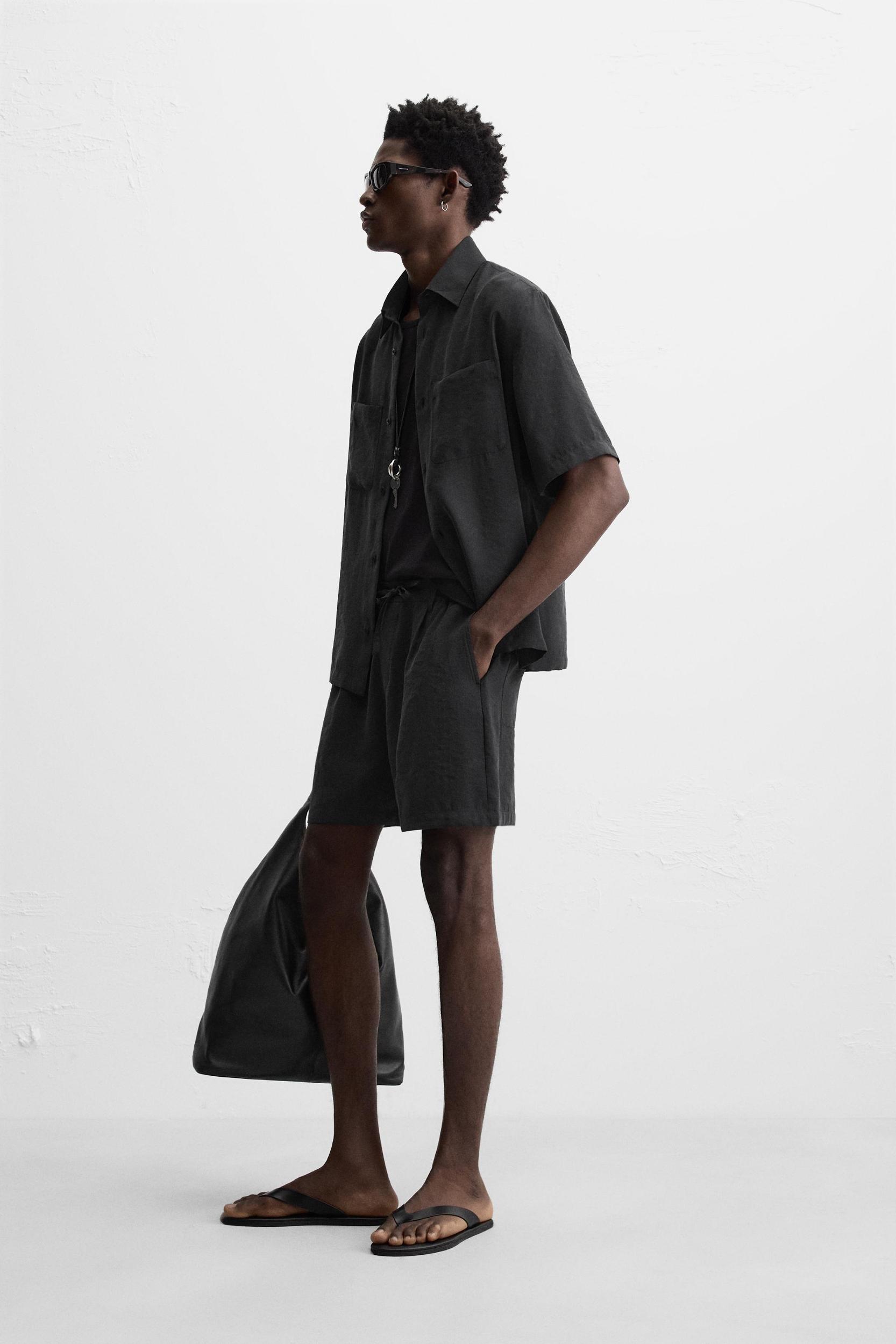 SHORT REGULAR FIT SHORTS Product Image