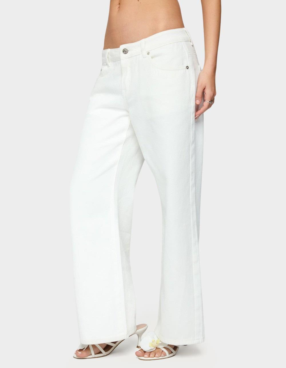 EDIKTED Petite Roman Low Rise Slouchy Jeans - WHITE Product Image