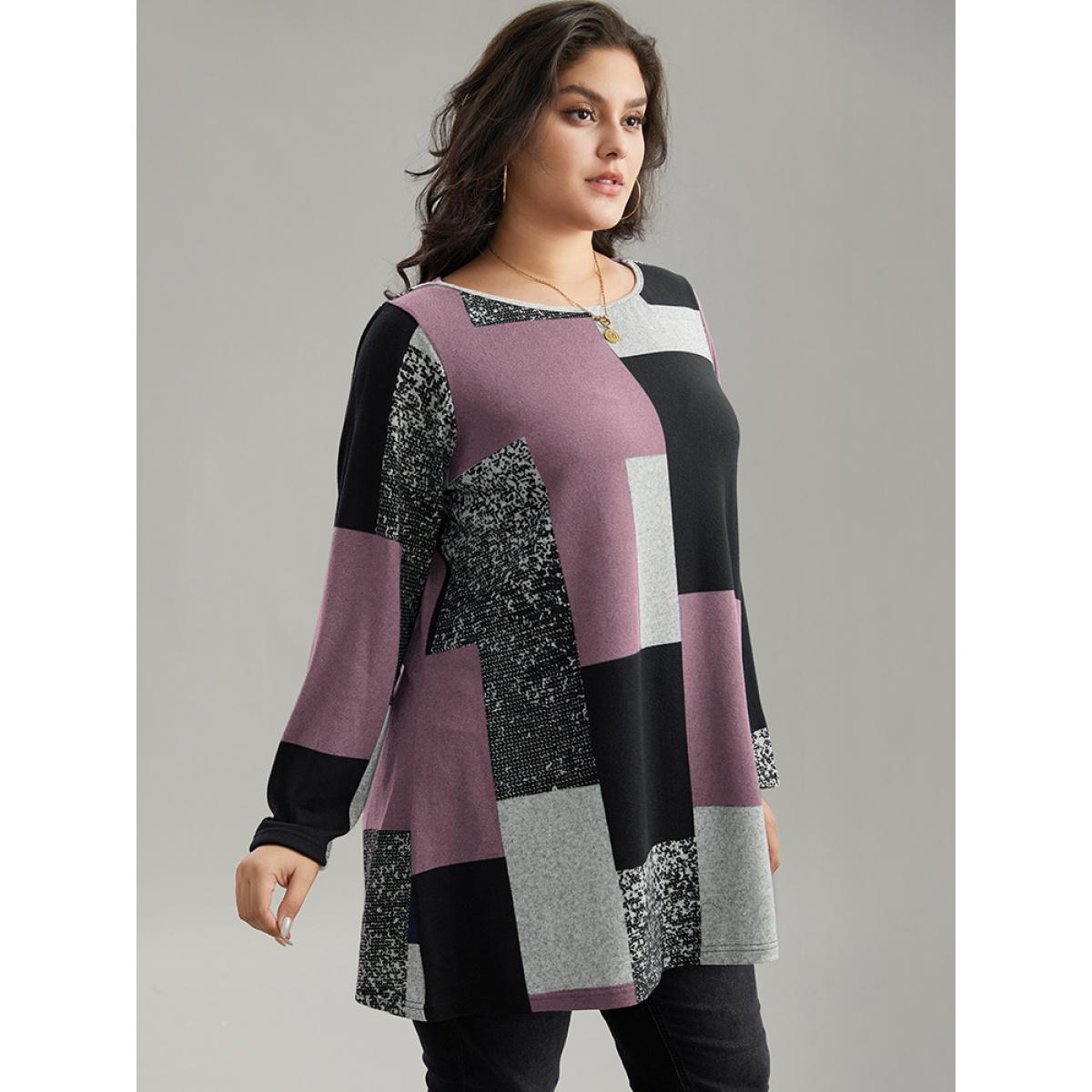 Plus Size Colorblock Contrast Round Neck T-shirt Pink Women Elegant Contrast Colorblock Boat Neck Dailywear T-shirts BloomChic 30/6X Product Image