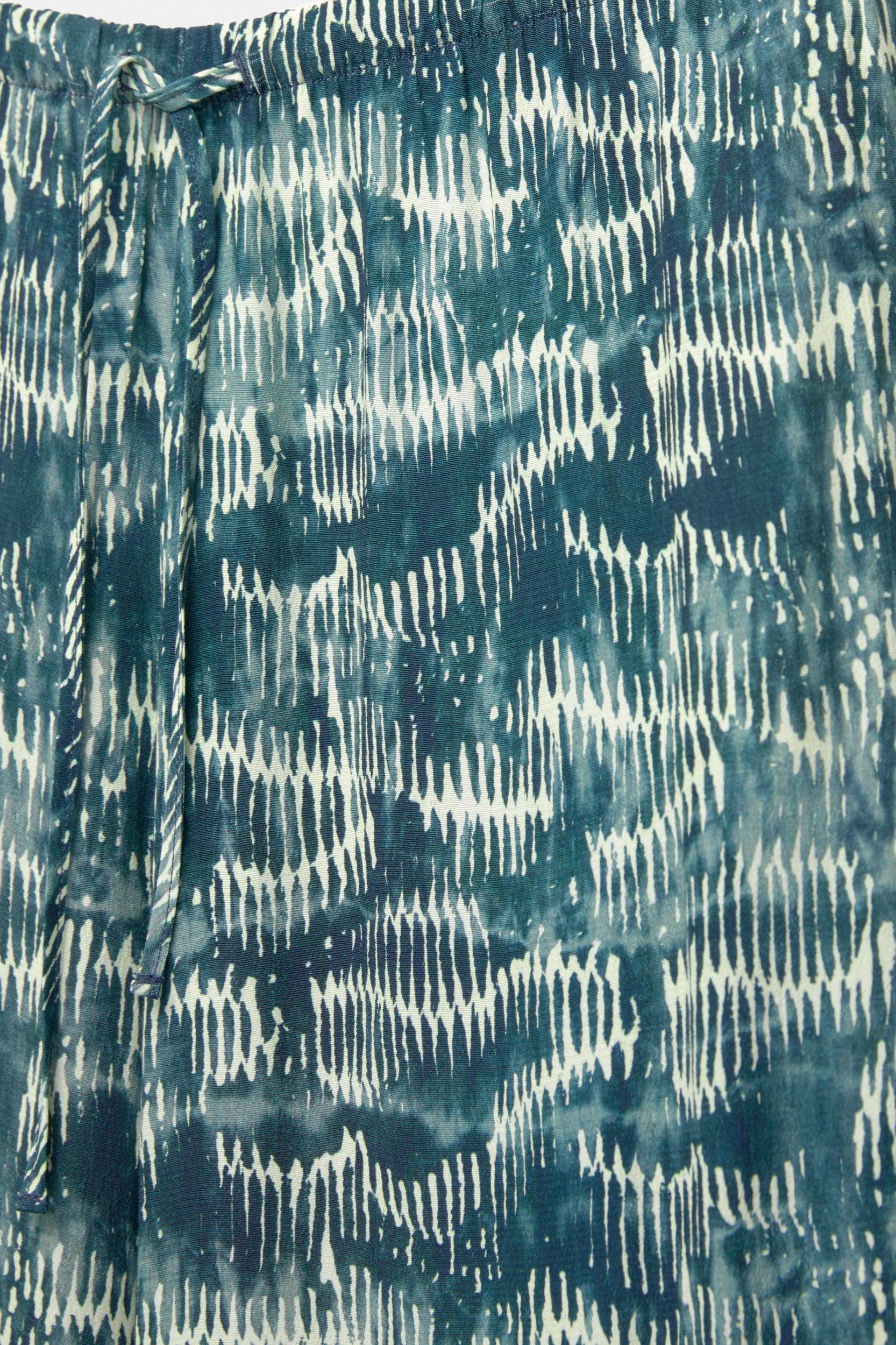 Loose-fitting printed trousers Product Image