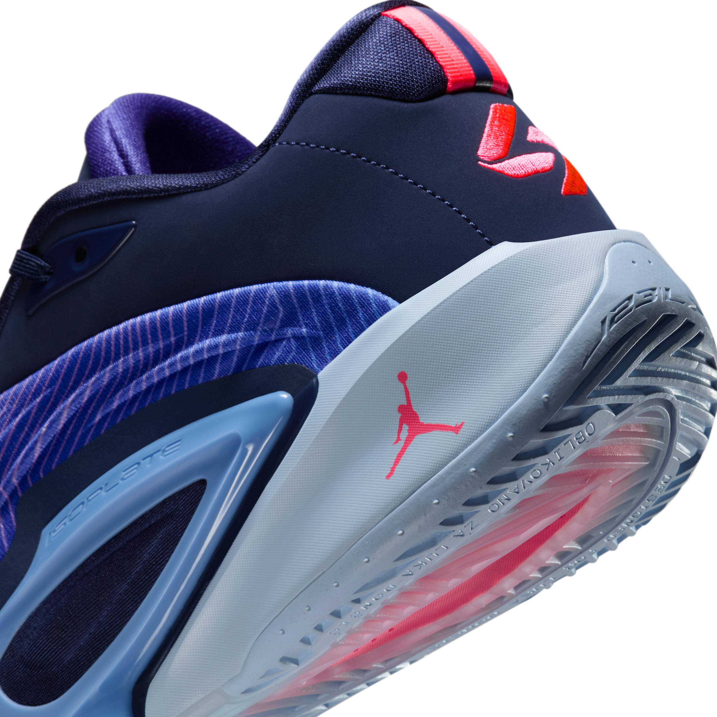 Nike Men's Luka 3 Basketball Shoes Product Image