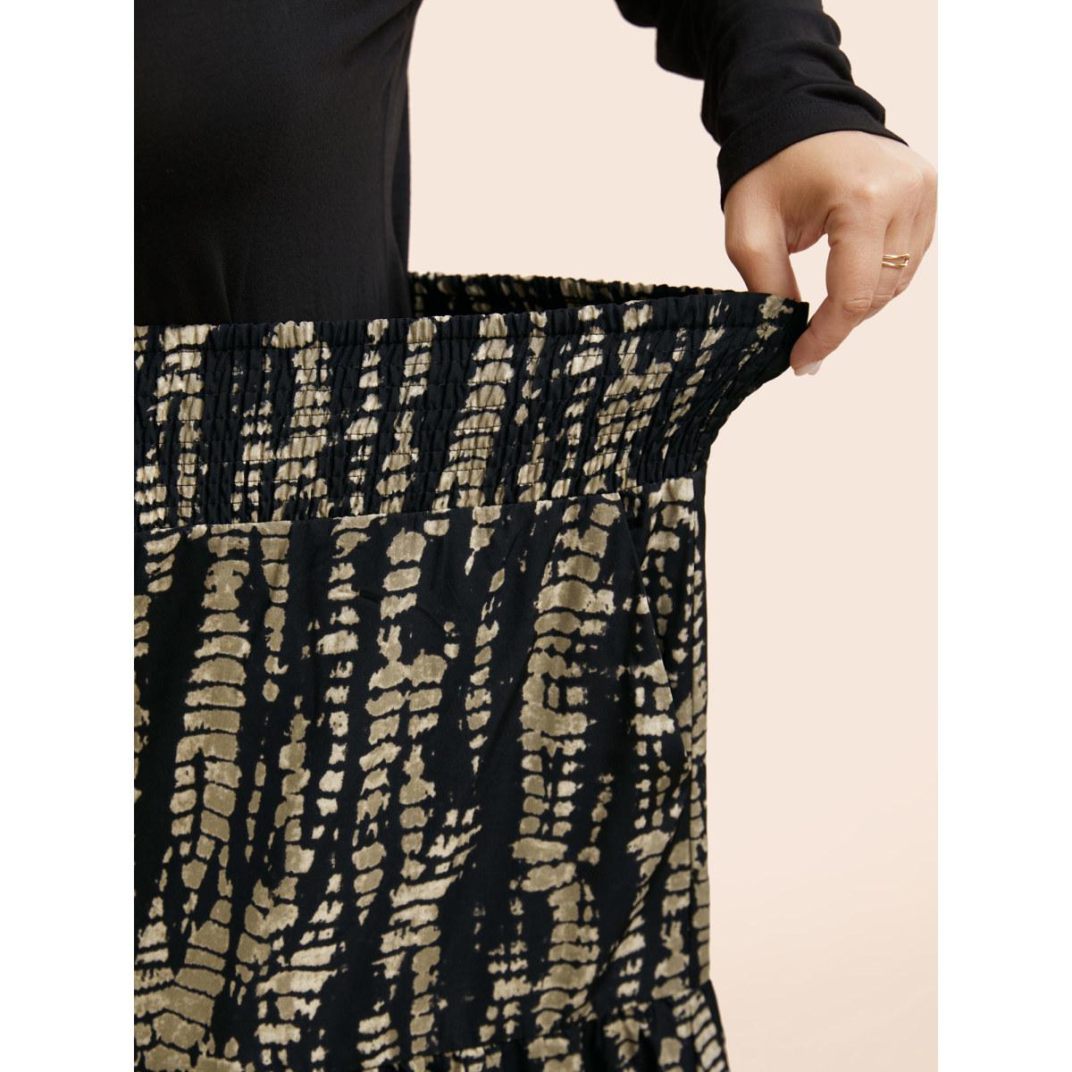 Plus Size Geometric Shirred Ruffle Layered Hem Skirt Women Black Leisure Shirred No stretch Slanted pocket Casual Skirts BloomChic 14-16/1X Product Image