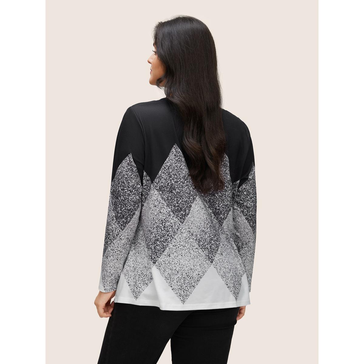 Plus Size Geometric Ombre Contrast Round Neck T-shirt Black Women Casual Non Ombre Round Neck Everyday T-shirts BloomChic 26/4X Product Image