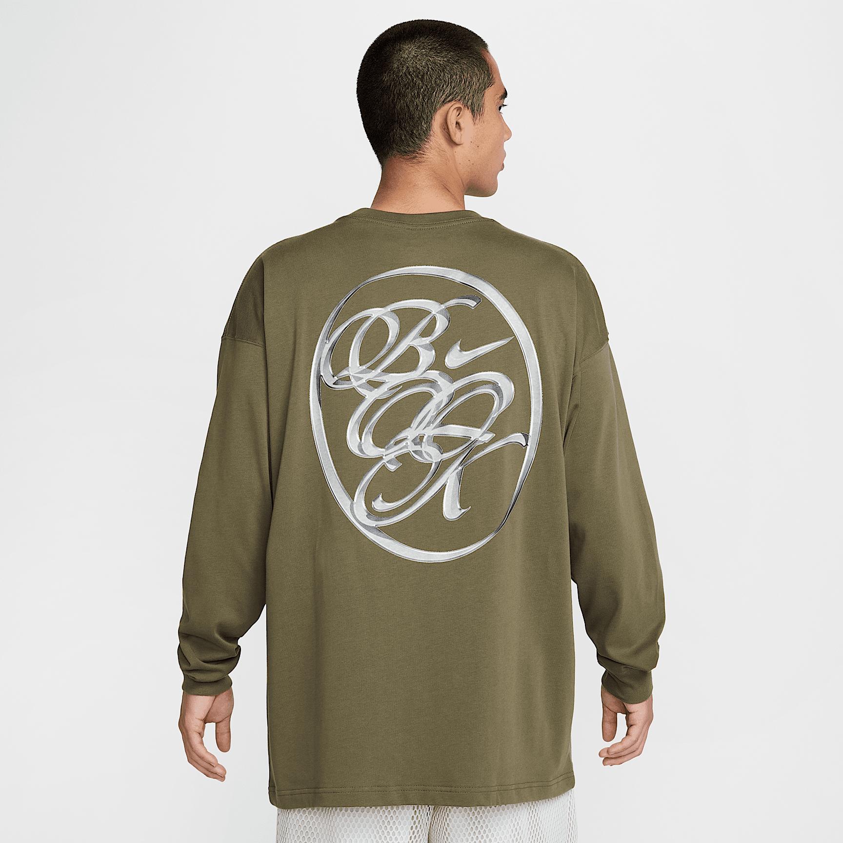 Nike Men's Devin Booker Long-Sleeve Basketball T-Shirt Product Image