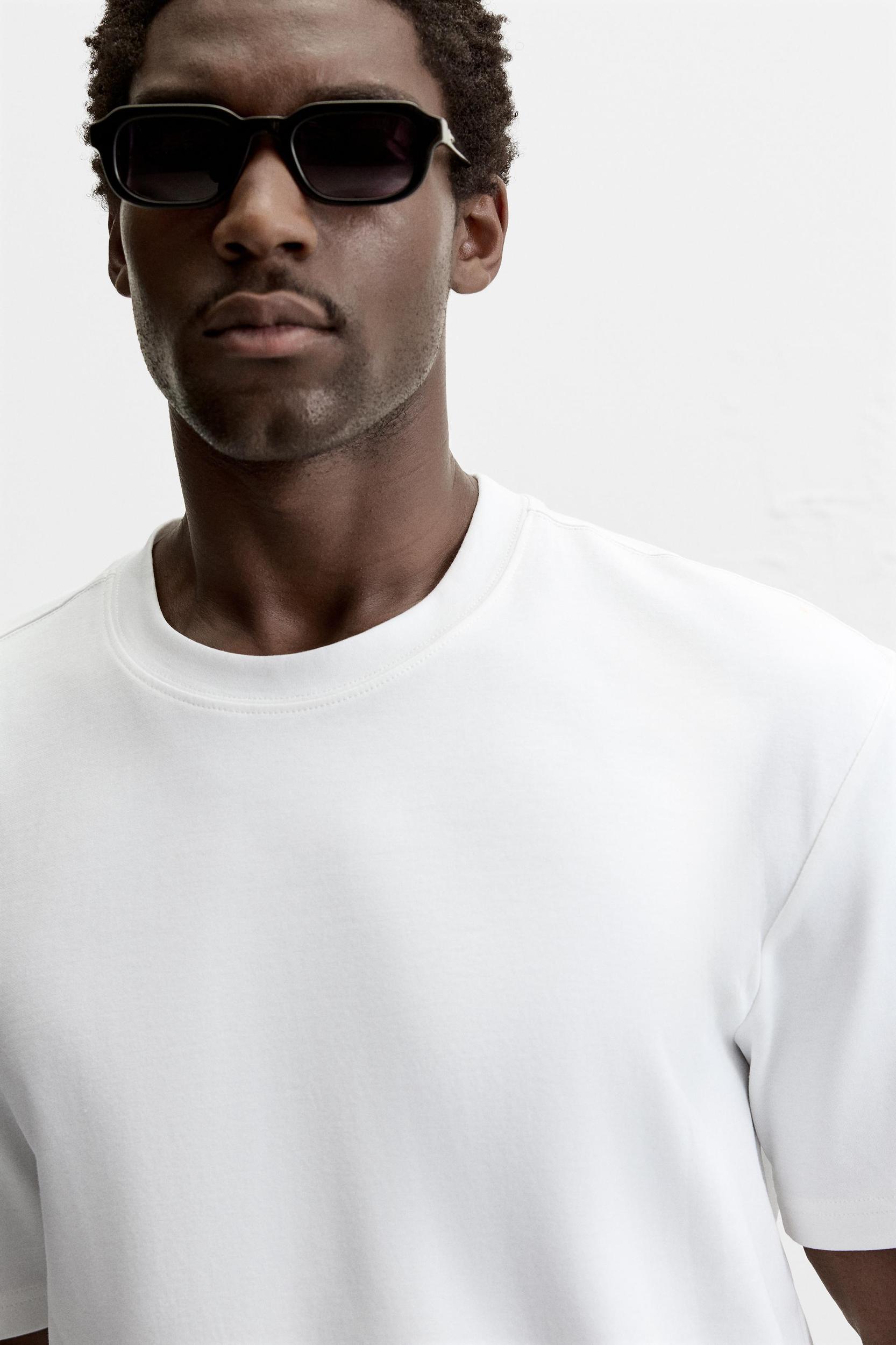 BASIC REGULAR FIT T-SHIRT Product Image