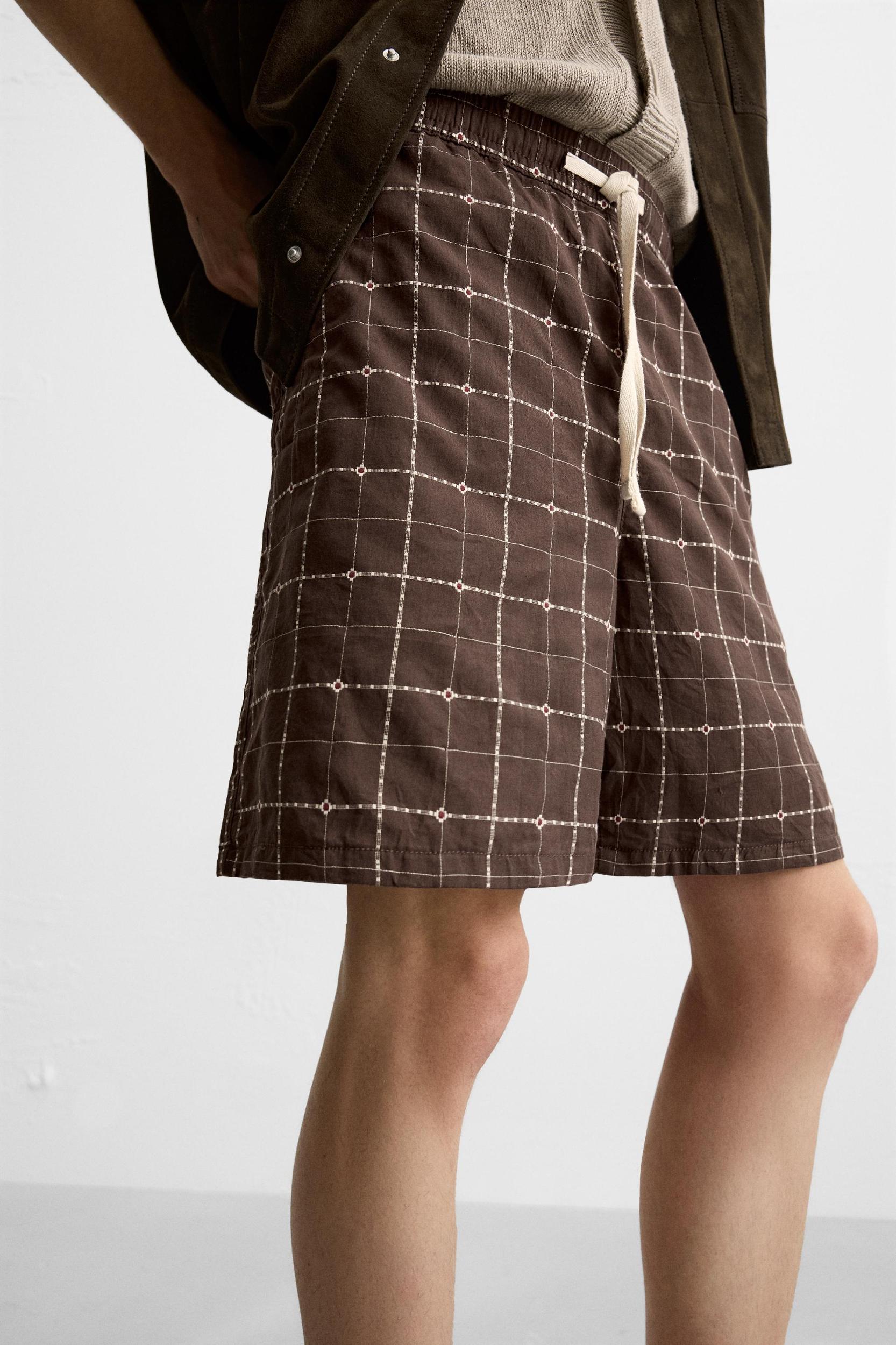 CHECKED JACQUARD SHORTS Product Image
