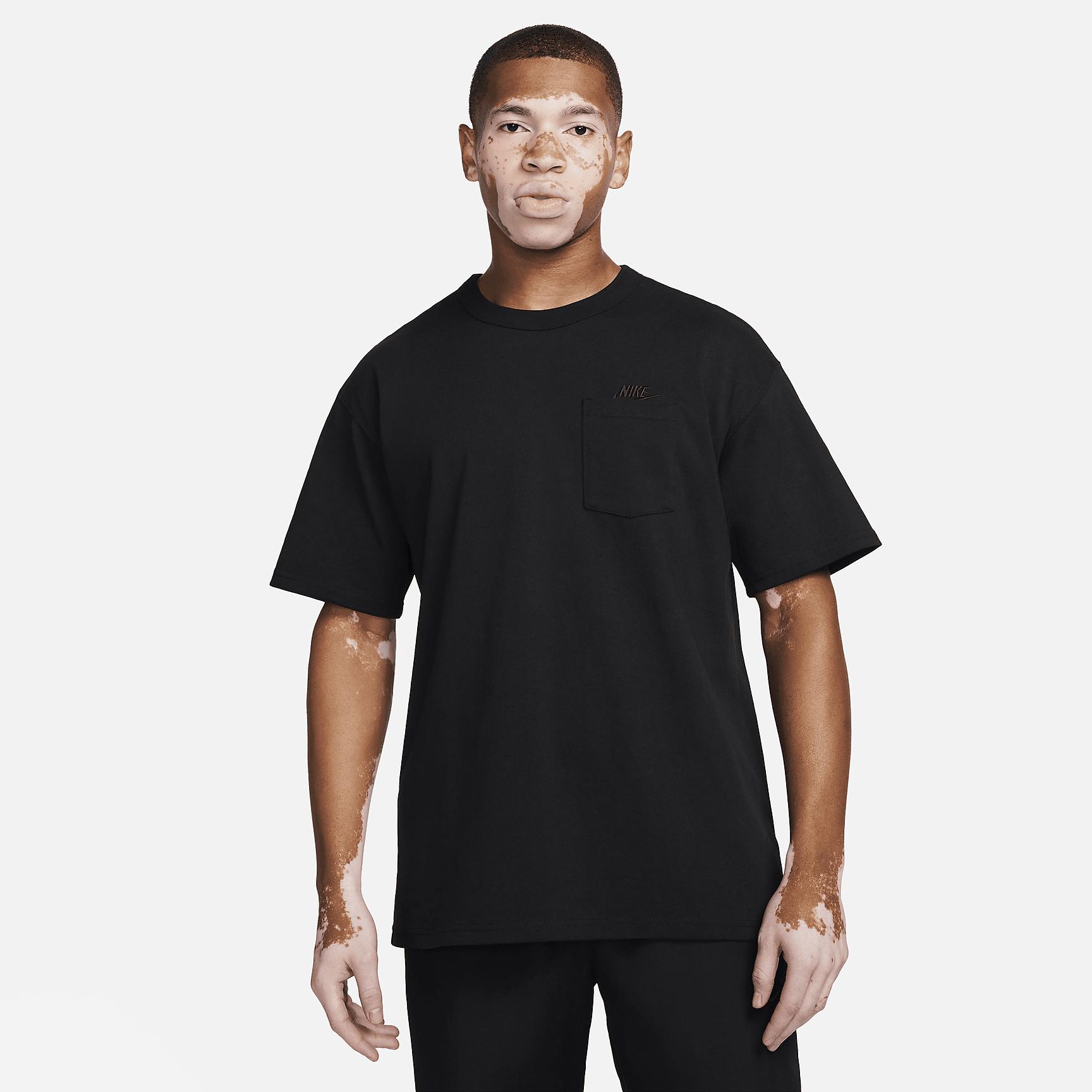 Nike Sportswear Premium Essentials Men's Pocket T-Shirt Product Image