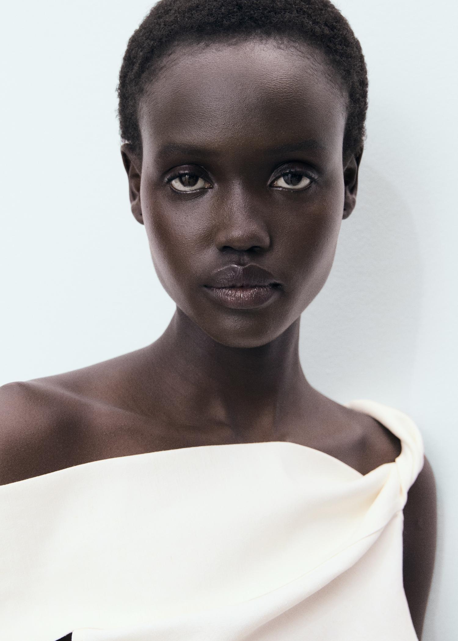 Asymmetrical strapless top - Women | MANGO USA Product Image