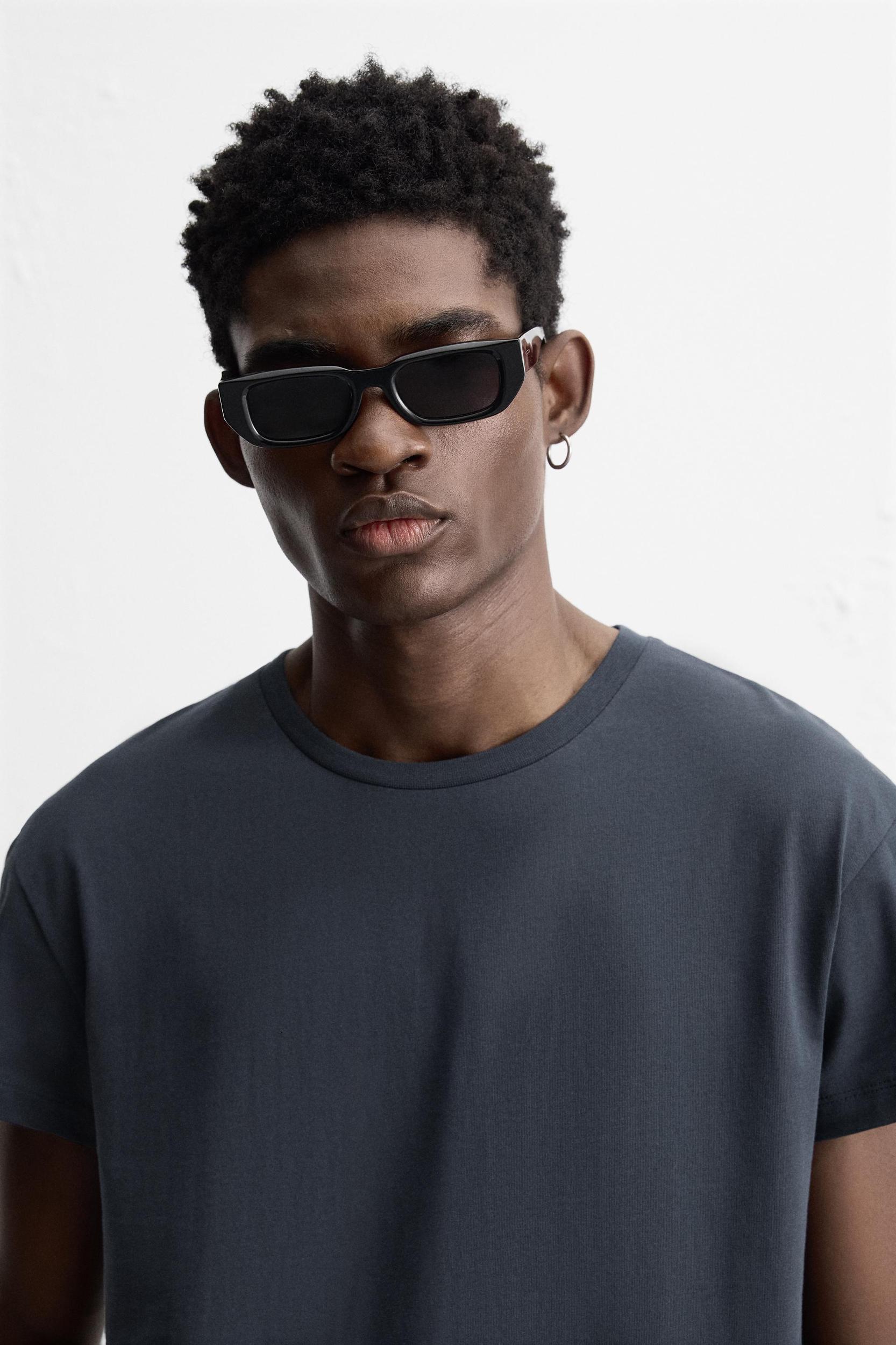 90'S BASIC FIT T-SHIRT Product Image