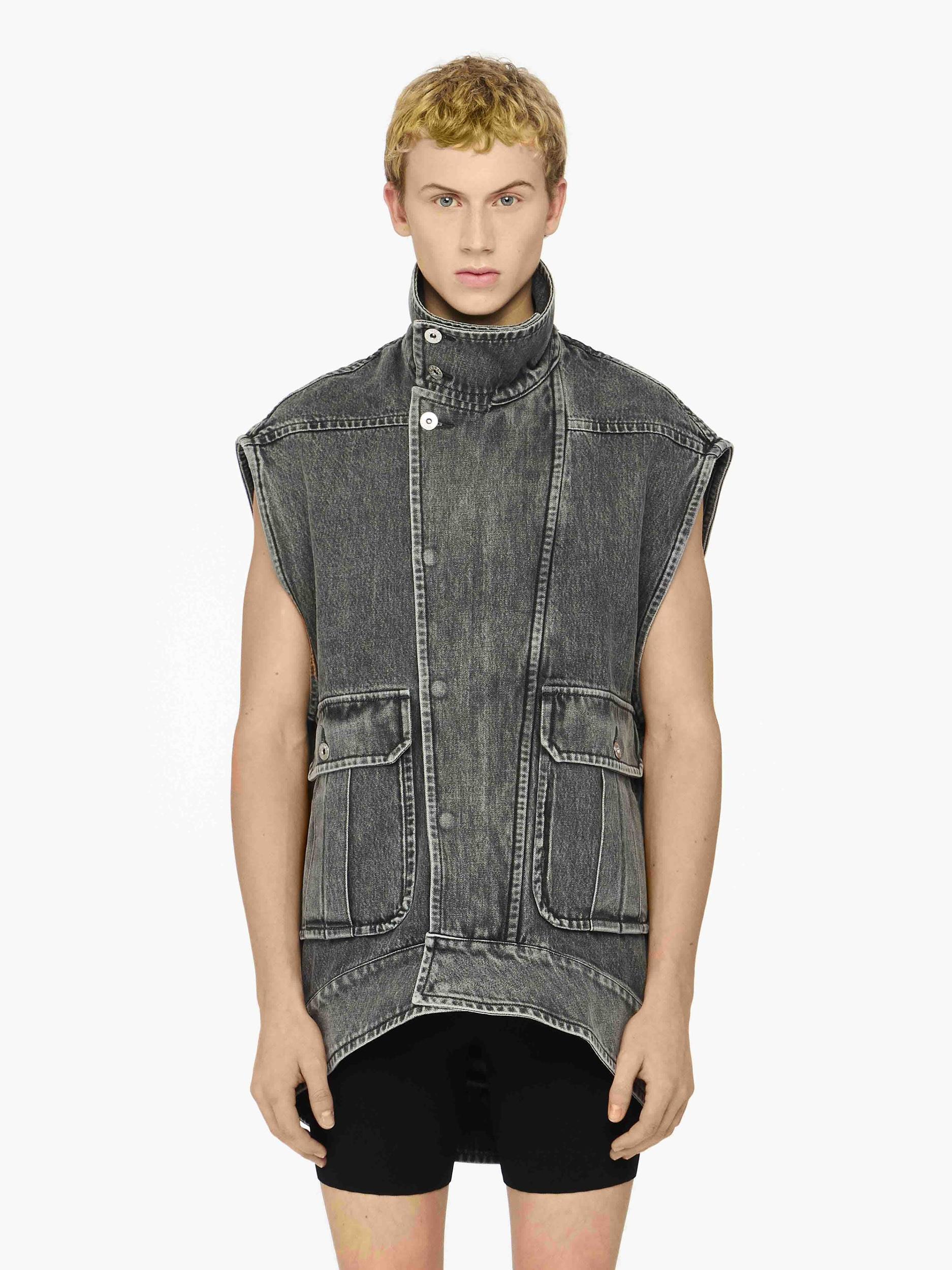 OVERSIZED SLEEVELESS HIGH NECK JACKET Product Image