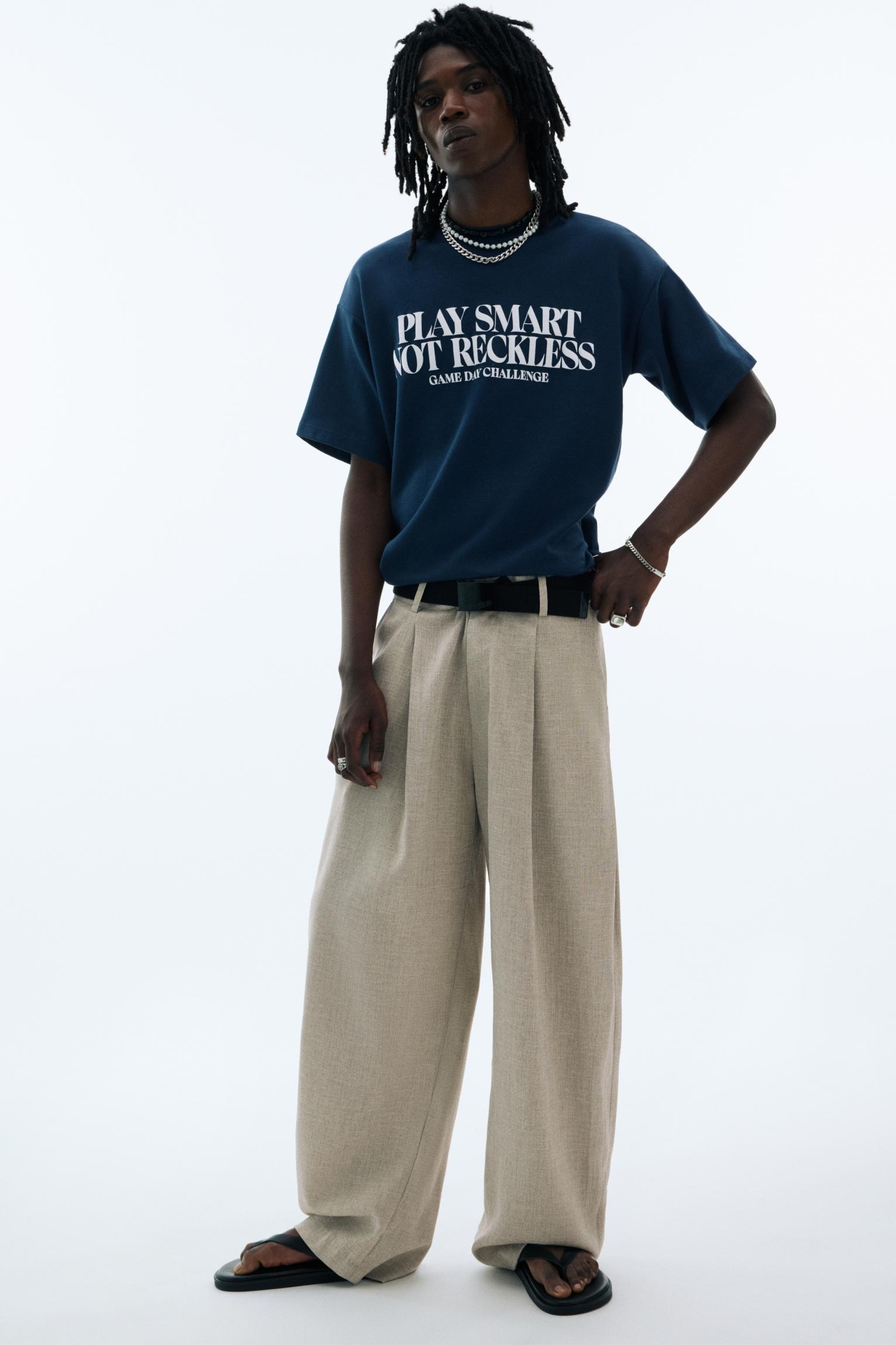 Embroidered short sleeve sweatshirt Product Image