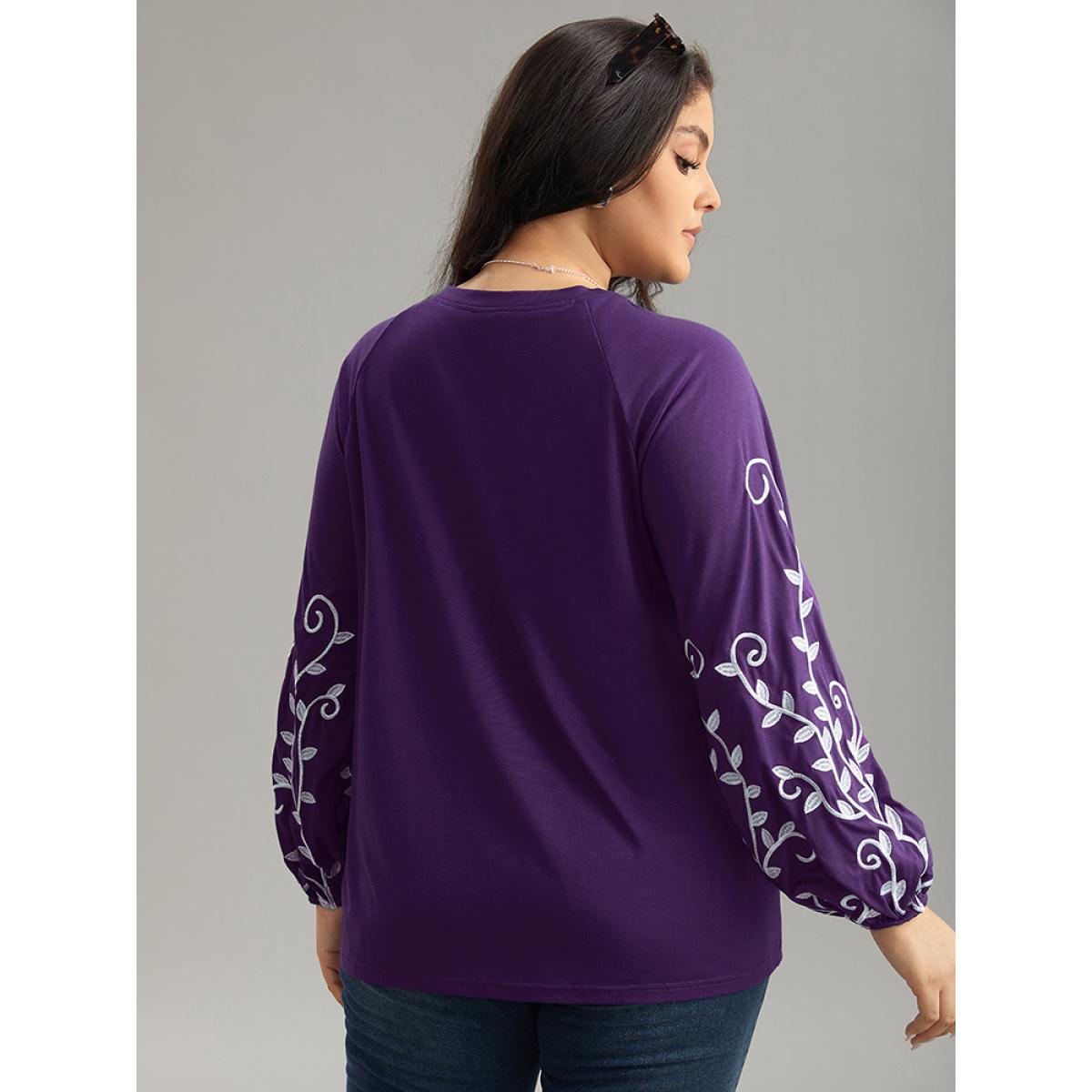 Plus Size Floral Embroidered Contrast Raglan Sleeve T-shirt Purple Women Elegant Elastic cuffs Silhouette Floral Print Round Neck Dailywear T-shirts BloomChic 22-24/3X Product Image
