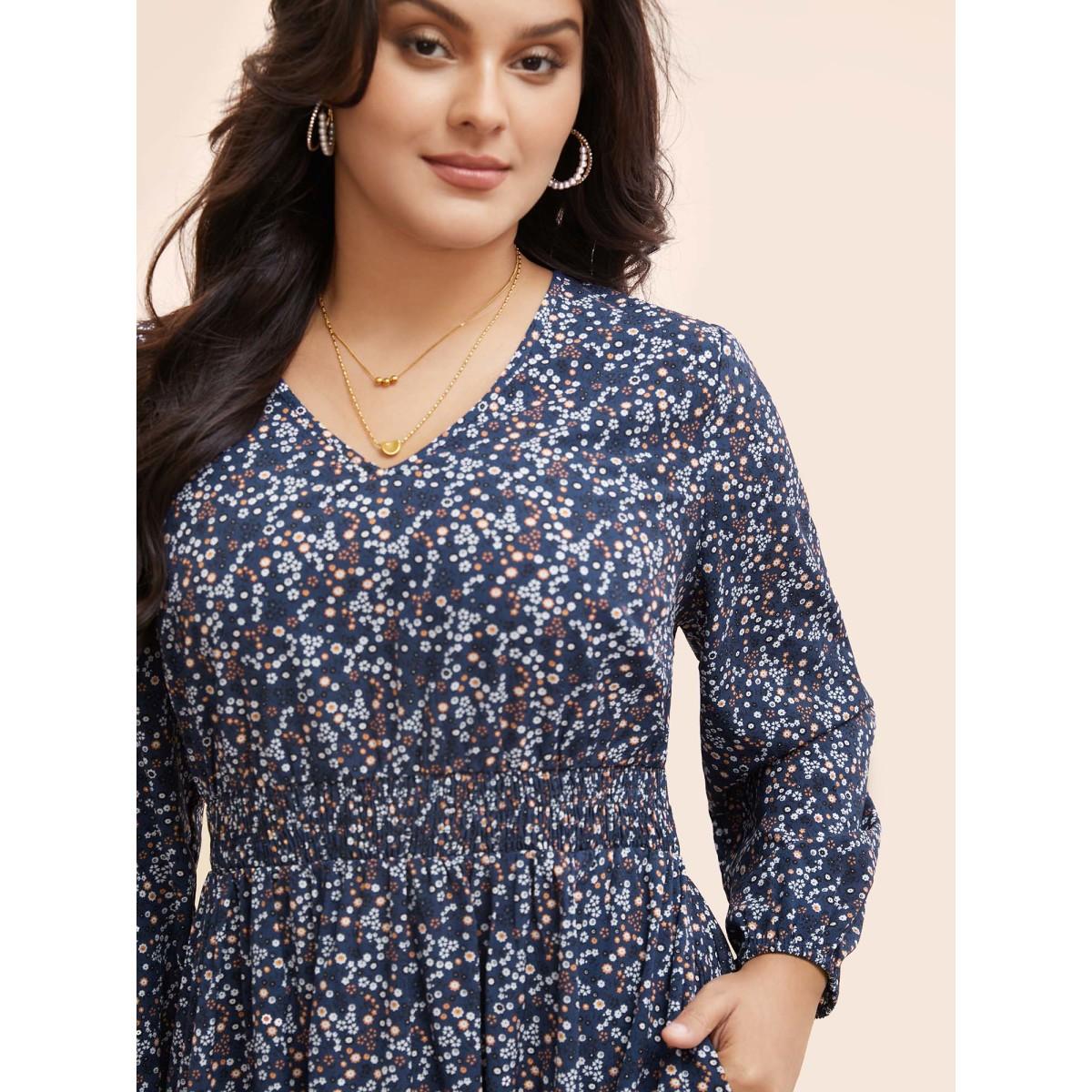 Plus Size Ditsy Floral V Neck Shirred Dress Mediumblue Women Elegant Shirred V-neck Long Sleeve Curvy BloomChic 26/4X Product Image