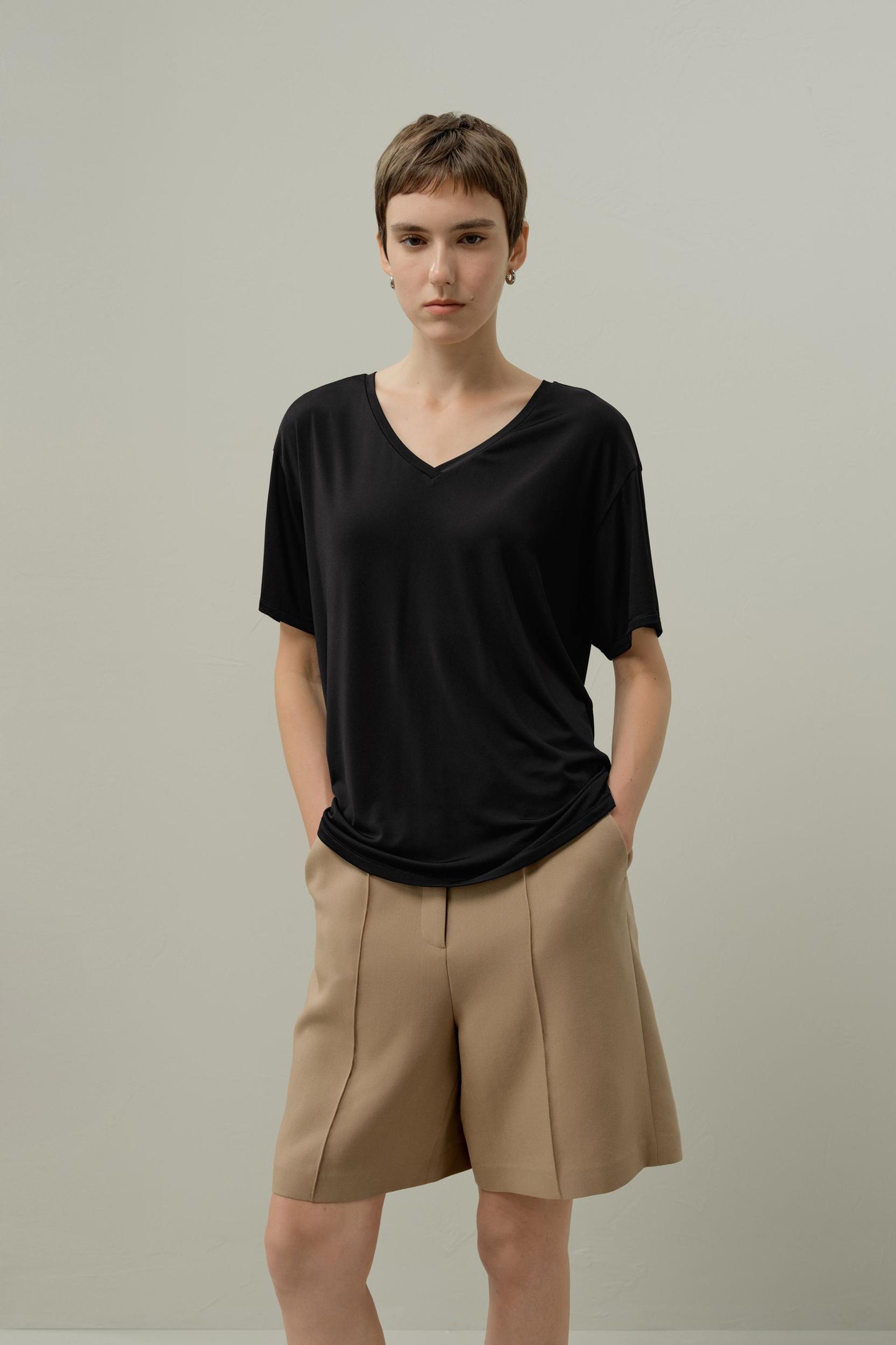 Silk Breeze Jersey Basic V-neck T-shirt Product Image