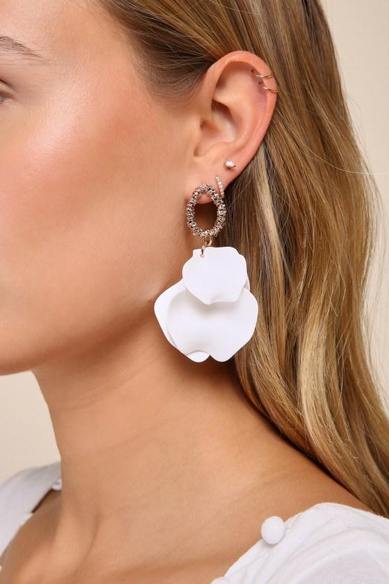 Eye-Catching Essence White Petal Statement Earrings Product Image